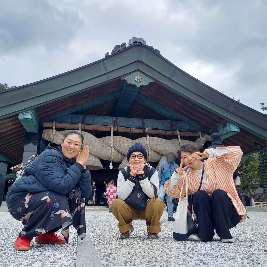 ぢゃいこさんのインスタグラム写真 - (ぢゃいこInstagram)「⛩️出雲大社⛩️ 今年もお参りできたことに感謝🙇‍♀️ こうして毎年お付き合いしてくれる後輩に感謝🙇‍♀️ #出雲大社 #神在祭  #神在月 #神議 #縁結 #ぢゃいこ #岡田直子 #服部ひで子 #吉本新喜劇」12月3日 15時10分 - dyaimeshi