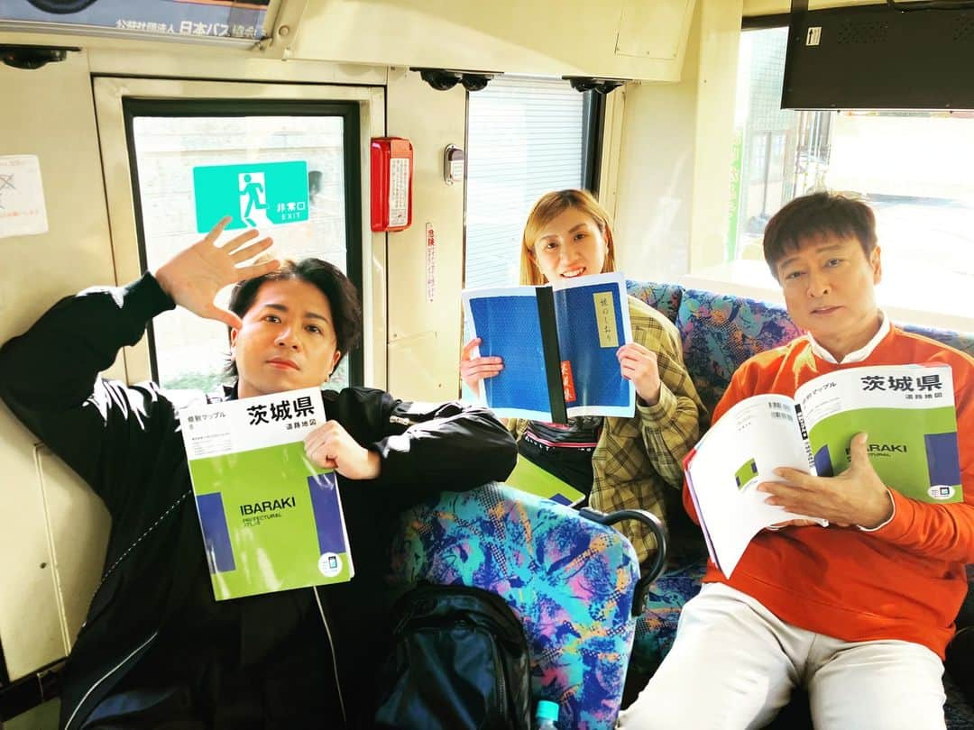 テレビ東京「太川蛭子の旅バラ」さんのインスタグラム写真 - (テレビ東京「太川蛭子の旅バラ」Instagram)「🔔陣取り合戦ファンの皆様〜！ お待たせしました！  今週水曜 １２月６日（水）夜６時２５分からの「水バラ」は、 ローカル路線バス乗り継ぎ対決旅　 陣取り合戦第１３弾🚌🚶‍♂️  戦いの舞台となるのは…千葉・茨城県！ 関東２県の県境を成す 日本で１番広い河川 “利根川” そして 日本で２番目に広い湖 “霞ヶ浦” この２大関門をいかに突破するかが今回のカギ🗝️となる  スタートは成田山新勝寺！ ゴールは水戸東照宮！🏁 久しぶりの２県縦断！🚶‍♂️ 今まで以上の激しい陣の取り合いが予想されます…🔥  今回、リーダー太川陽介さんが率いるのは… 来年で芸歴40年！ 「あっぱれさんま大先生」出身　俳優の山崎裕太さん❗️と ローカルネタでおなじみ、 子役時代含めると芸歴２０年！ 愛煙家🚬のお笑いコンビ・納言の薄幸（すすきみゆき）さん❗️ オープニングの『成田の女は…』ネタにご注目下さい👀  ヘビースモーカーの納言・幸さん 喫煙所を見つけ、この日いちばんの笑顔です🚬 早くしないとリーダー太川さんがどんどん先を歩いて行っちゃいますよ  年内最後の、陣取り合戦🏳⚔️🏴 勝利で2023年を締めることはできるのか❗️❓  📢《お知らせ》📢 テレビ東京をご覧になれなかった地域の方も #TVer ではスマホやPC・タブレットなどで 全国どこからでもリアルタイム配信でご覧いただけます！ 無料🆓です！  #ローカル路線バス　 #陣取り合戦 #バス旅 #水バラ #テレビ東京 #テレ東 #太川陽介 #バス神 #山崎裕太 #あっぱれさんま大先生 #薄幸 #納言 #河合郁人 #槙野智章 #サバンナ八木 #abcz #千葉 #茨城 #成田山新勝寺 #水戸東照宮」12月3日 15時26分 - tvtokyo_tagaebi