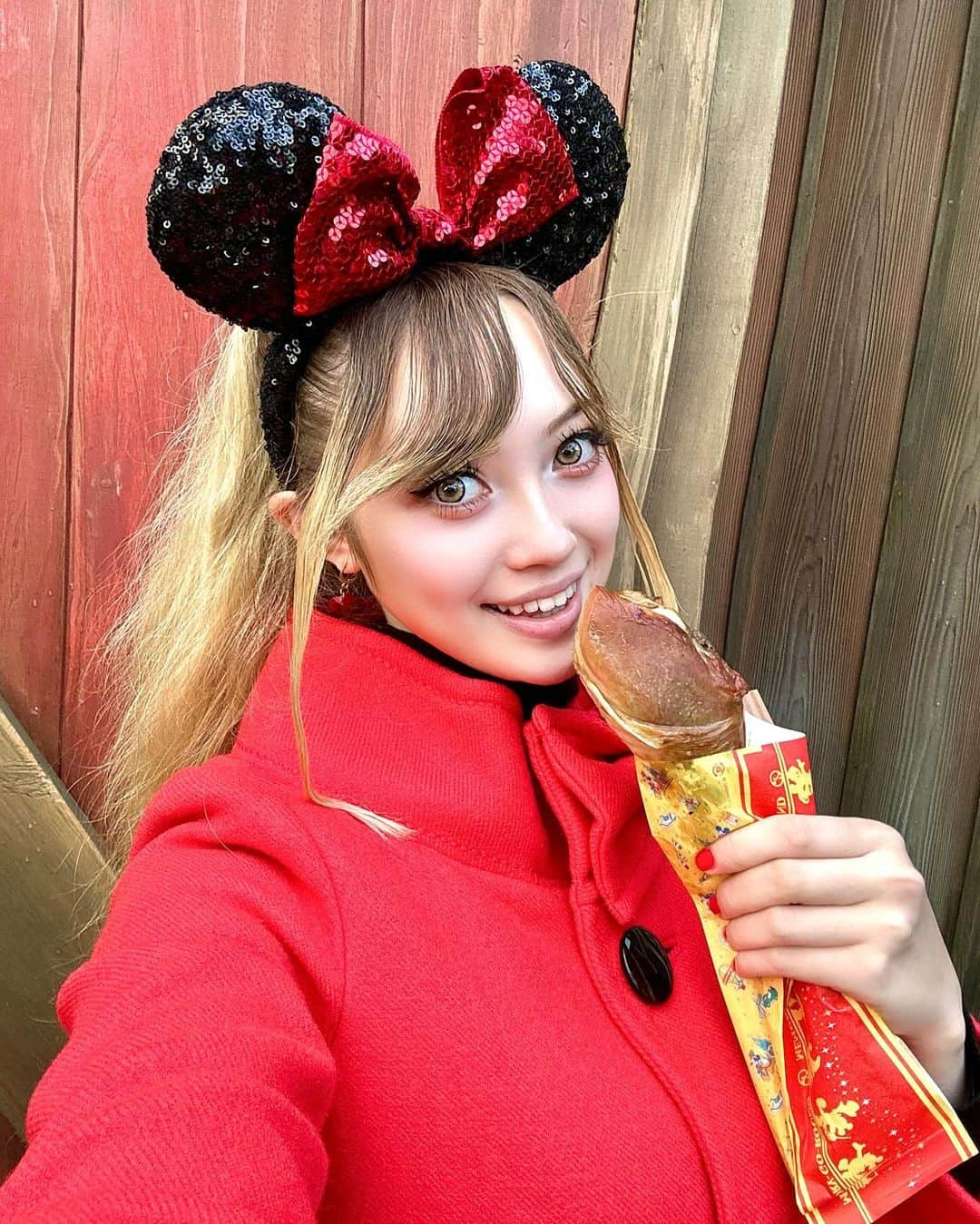 長谷川愛里のインスタグラム：「ディズニー行ってきたよ❤️ ターキー大好きで2本目おかわりしちゃった笑笑  #長谷川愛里」