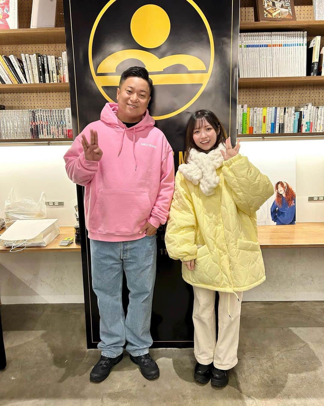 本田みくさんのインスタグラム写真 - (本田みくInstagram)「@barkatthemoon_official の POP UPイベントに行ってきました✊🏻     ラッキーなことに早起きができて30分前から並んだんだけど、大人気でどんどん行列できていっててこの日札幌で一番活気があって盛り上がってた🙌  私は東海オンエアの動画が好きでいつも見てるので、 まさかの札幌でゆめまるさんにお会い出来たのが とっても嬉しかったです！    ちなみに哲学イズ、翁ホーム、米2kg食パン2kgが特に好きᴖ ̫ᴖ  まだ見たことない人に私的おすすめです✊🏻✨    3枚目はその後行ったスシローですᴖ ̫ᴖ  甘エビ美味しᴖ ̫ᴖ         2023.11.18     #インスタコラサッサ #万貨店 #最強卍卍會 #barkatthemoon #sapporo #ootd  #笑顏 #wego #灯台珈琲 #heliohostelsapporo #東海オンエア #ゆめまる さん #tokaionair #japanesegirl #hokkaido #東海オンエアゆめまる #東海オンエア好きな人と繋がりたい」12月3日 15時46分 - hondamiku