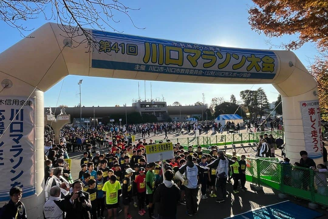 神野大地さんのインスタグラム写真 - (神野大地Instagram)「#川口マラソン 本日は第41回川口マラソンにゲストとして参加してきました。 小学生2kmの部からファミリーラン、10kmの部、ハーフマラソンの部と分かれていて5000人を超える参加者が集まっていました。 今日はトークショーも2回行い川口市民の皆さんとも交流できて楽しかったです。 川口市の魅力を聞いたら東京から近い！と。僕も今回、初川口でしたが東京からすぐ着いたのでびっくりしました。 次は選手として参加したい。」12月3日 15時38分 - daichi_0913