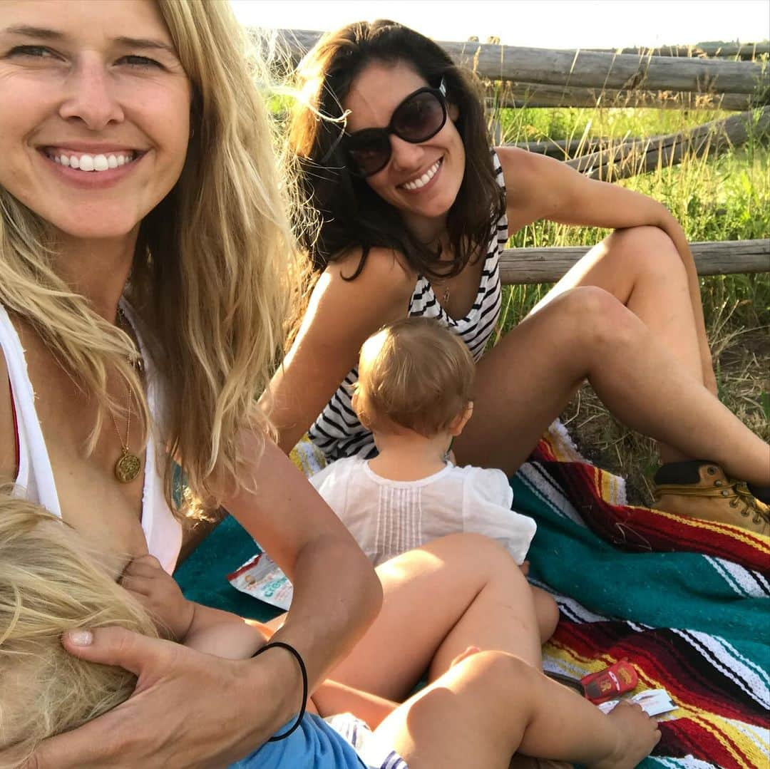 サラ・ライトさんのインスタグラム写真 - (サラ・ライトInstagram)「Happy 40th to the most amazing auntie and sister! @danielaruah we love you! Welcome to the 4th floor! 🙌🏻✨🙌🏻✨」12月3日 15時44分 - swrightolsen