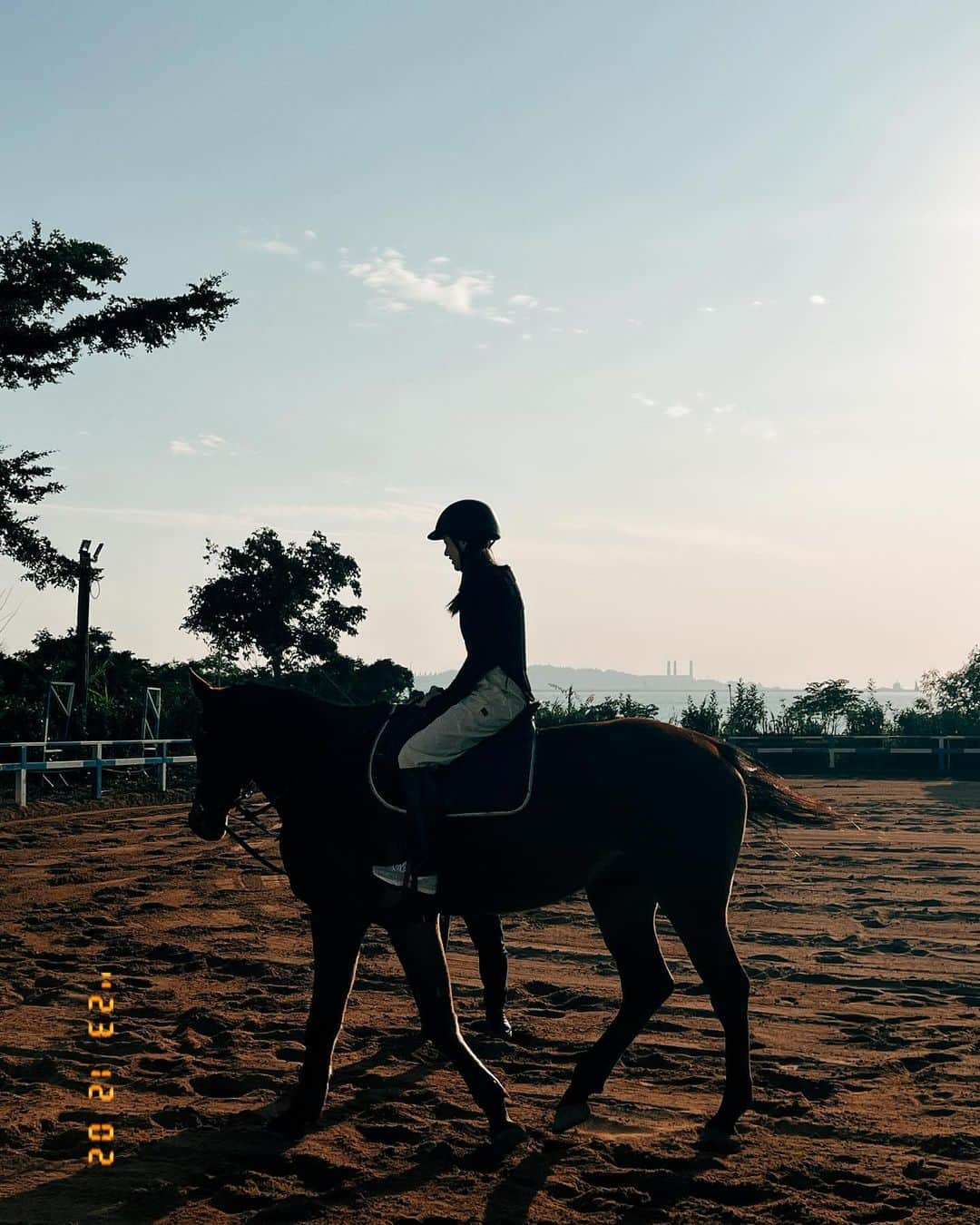 パフ・クオさんのインスタグラム写真 - (パフ・クオInstagram)「🐎  又❤️又怕  還是想學🫶🏻  其實我的膽子跟馬ㄧ樣🤷🏻‍♀️  🐎的眼睛很漂亮」12月3日 15時45分 - aohsuehfu