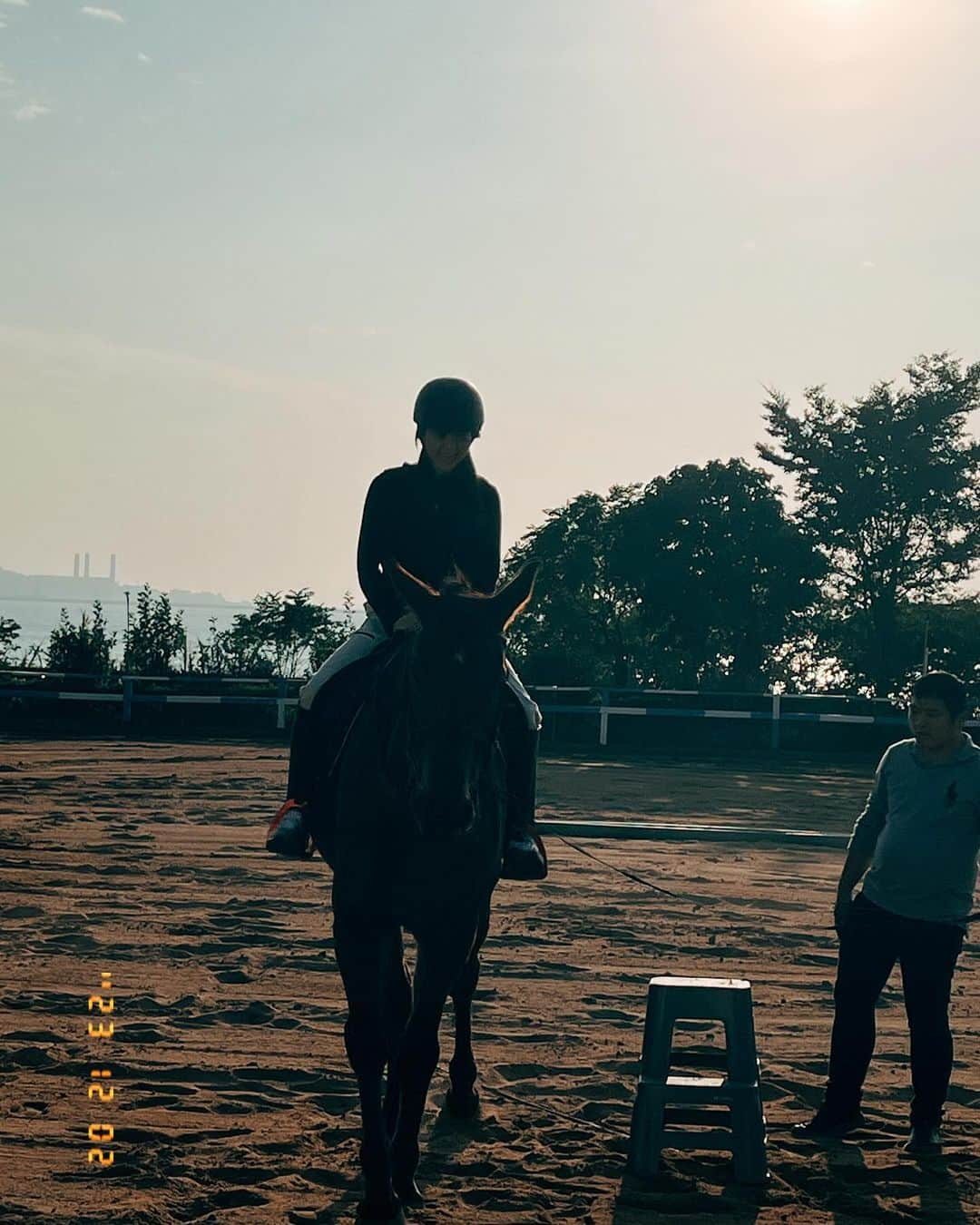 パフ・クオさんのインスタグラム写真 - (パフ・クオInstagram)「🐎  又❤️又怕  還是想學🫶🏻  其實我的膽子跟馬ㄧ樣🤷🏻‍♀️  🐎的眼睛很漂亮」12月3日 15時45分 - aohsuehfu