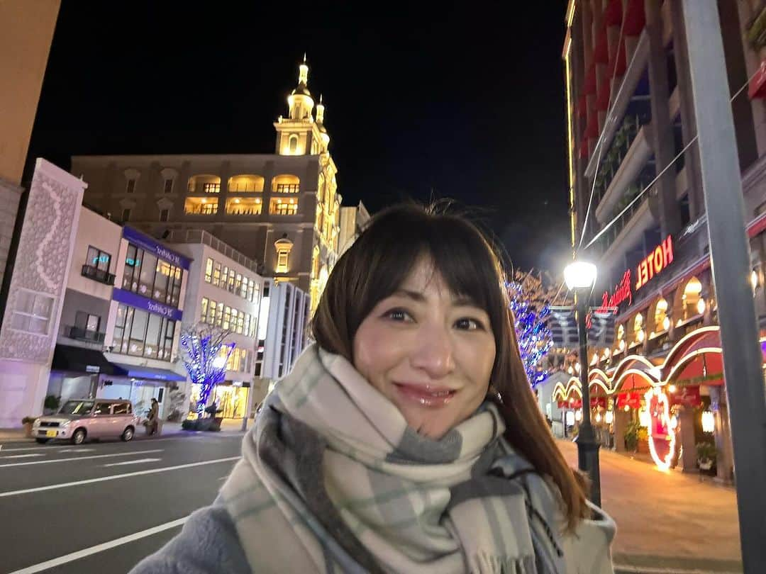 前田ゆかさんのインスタグラム写真 - (前田ゆかInstagram)「街がキラキラ✨✨✨  イルミネーションが街を包み込んで寒くても温かい✨ キレイすぎてちょっと散策✨  動画だけ縦に撮ったら最後ドアップになっちゃった笑🤣🤣  @joshuaellis.jp  #イルミネーション #kobe #joshuaellis #ステキな街」12月3日 21時17分 - maeyuka