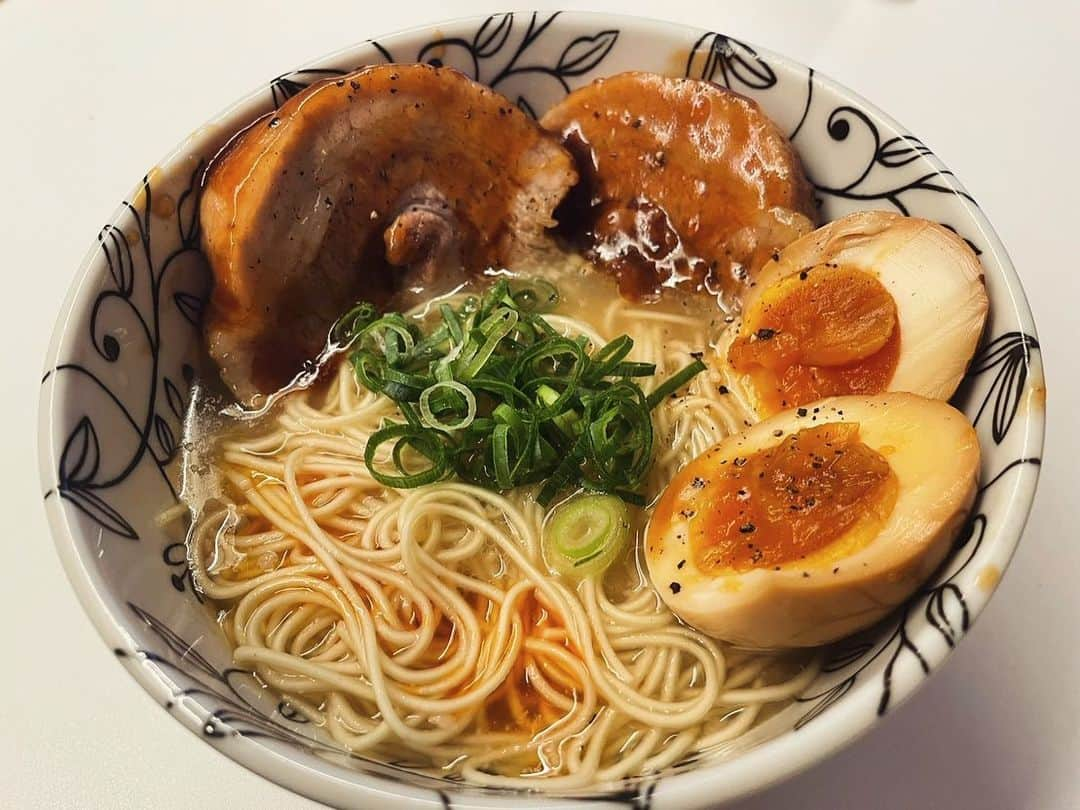 うさゆいのインスタグラム：「. 彼ピくんが今まで作ってくれたご飯シリーズ🍜🍥 生理でしんどい時とか休みの日にたまに作ってくれます🤤🤍 毎回めちゃうま。ありがとう♡  #彼氏ごはん」