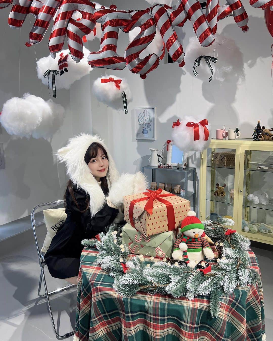 深結さんのインスタグラム写真 - (深結Instagram)「^._.^  大須にあるcheese filmで早めクリスマス味わってきた🎅🏻♡ 写真全部可愛くて迷ったからたくさん投稿^_^  韓国制服レンタルしたけどやっぱ可愛すぎた〜 クリスマス仕様の2階フォトスタジオは、12/27までやってるらしいからみんなも行ってきて😸  #韓国制服 #大須」12月3日 21時16分 - __ange02