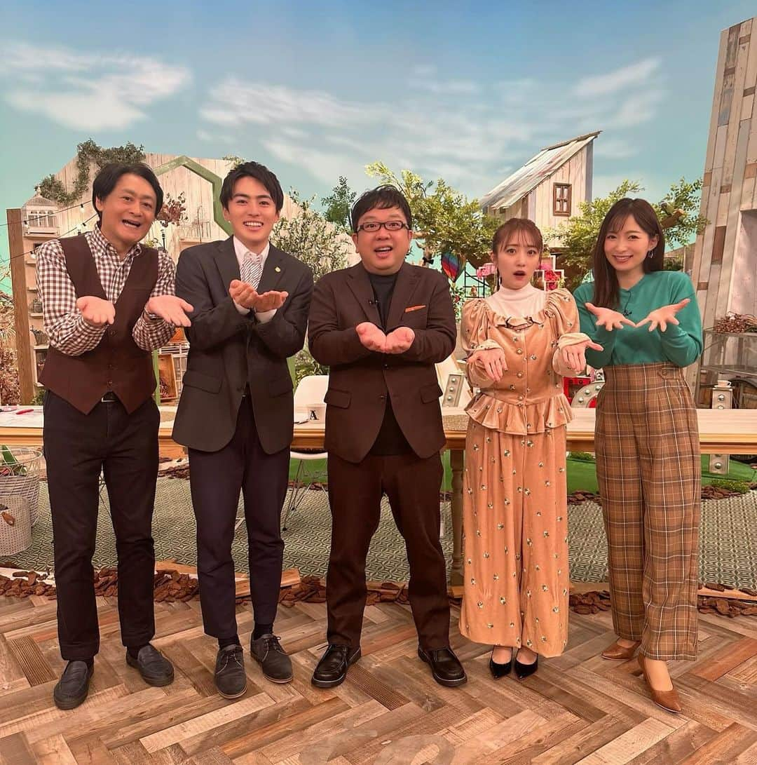 高橋みなみさんのインスタグラム写真 - (高橋みなみInstagram)「東海テレビ スイッチ！ 今週もありがとうございました🤗✨  #スイッチ #東海テレビ #tv  衣装👗 セットアップ @masaco_teranishi  イヤリング @tree.accessory パンプス @dianashoespress」12月3日 15時48分 - taka37_chan