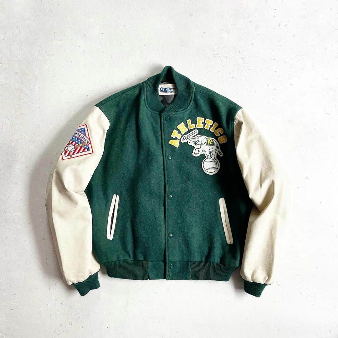 DROP...vintage select shopのインスタグラム：「1980s Charlk Line MLB Oakland ATHLETICS Studium Jacket Wool×Leather 【L】  クラシカルな佇まい。 絵柄のロゴも、バックも素晴らしいと思います🐘  アスレチックスの配色やっぱり良いですね。」