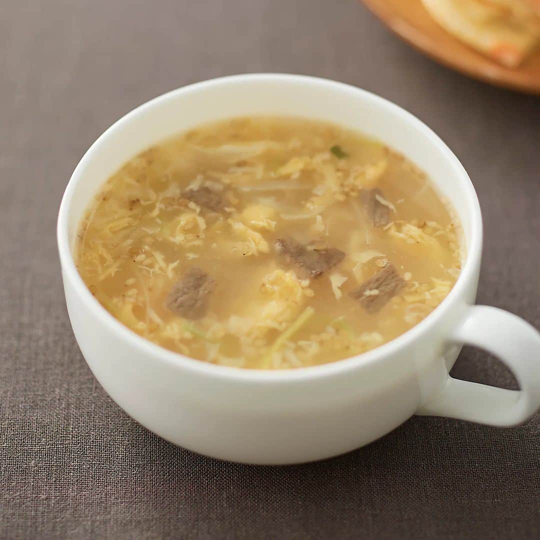 無印良品さんのインスタグラム写真 - (無印良品Instagram)「手軽にあたたかなスープを。『食べるスープ トマトの酸辣湯』 - トマトと米黒酢の酸味、ごま油の香ばしさが特長のすっぱ辛いスープです。たけのこ、卵、トマトで具だくさんに仕上げました。お湯を入れて、かき混ぜるだけで完成します。  他にも、牛肉、ほうれん草など6種の具材が入った『ユッケジャンスープ』や、じっくり煮込んだ牛テールのコクが感じられる『牛肉と葱のテールスープ』など、さまざまな味わいを揃えました。 - #無印良品 #MUJI #スープ #フリーズドライ #食べるスープ #酸辣湯 #ユッケジャン #テールスープ」12月3日 16時00分 - muji_global