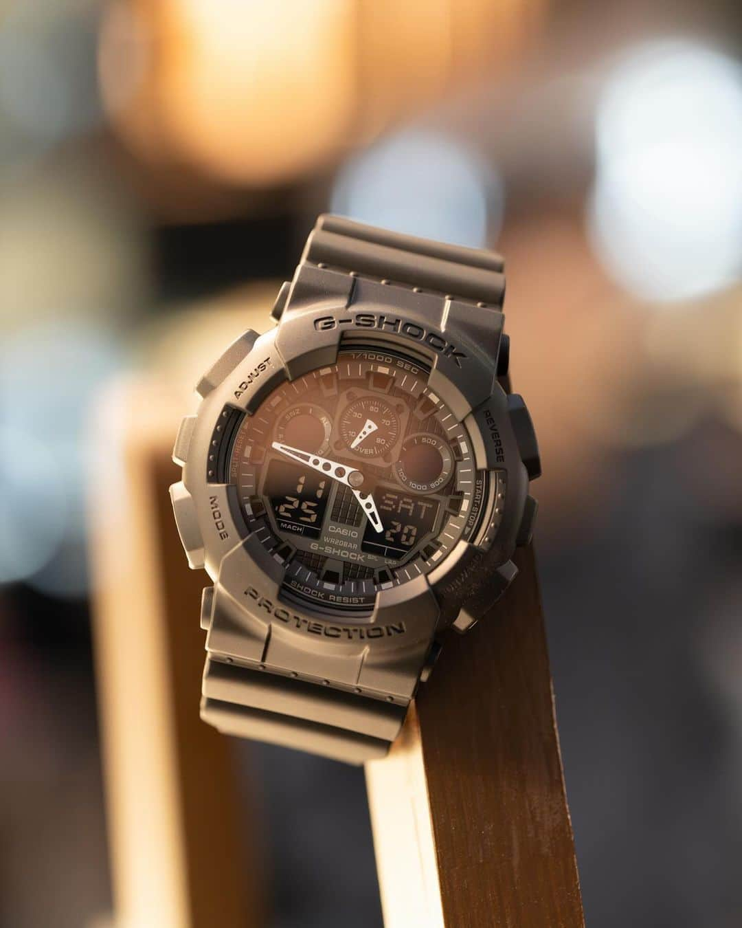 時計倉庫TOKIA 公式アカウントのインスタグラム：「⌚️ 【商品紹介】 G-SHOCK 品番: GA-100-1A1  今回はG-SHOCKのお時計をご紹介します！ オールブラックのG-SHOCKでそのデザイン性と使いやすさから幅広い年代の方によく選ばれる印象です。針やインデックスは白で統一されているので視認性もいいのが嬉しいです！また、デジタルの窓が大きいので簡単にデジタルでの時刻確認ができます  大きさや実際の色味など、ぜひ店頭でお試しください！スタッフ一同、心よりお待ちしております🙇‍♀️  ……………………………………………………….................  ☟オンラインショップはプロフィールURLから☟ @tokia_official  ……………………………………………………….................  #時計倉庫 #時計倉庫tokia #腕時計 #watch #手表 #腕元倶楽部 #腕時計好きな人と繋がりたい #casio #gshock #じーしょっく」