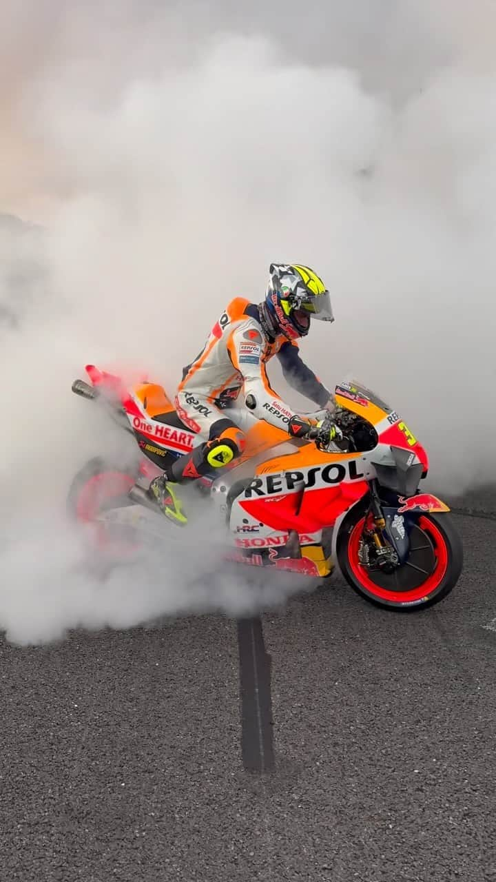 藤波貴久のインスタグラム：「Repsol Honda Power 😏🔥 @joanmir36official  @box_repsol @hondaracingcorporation」