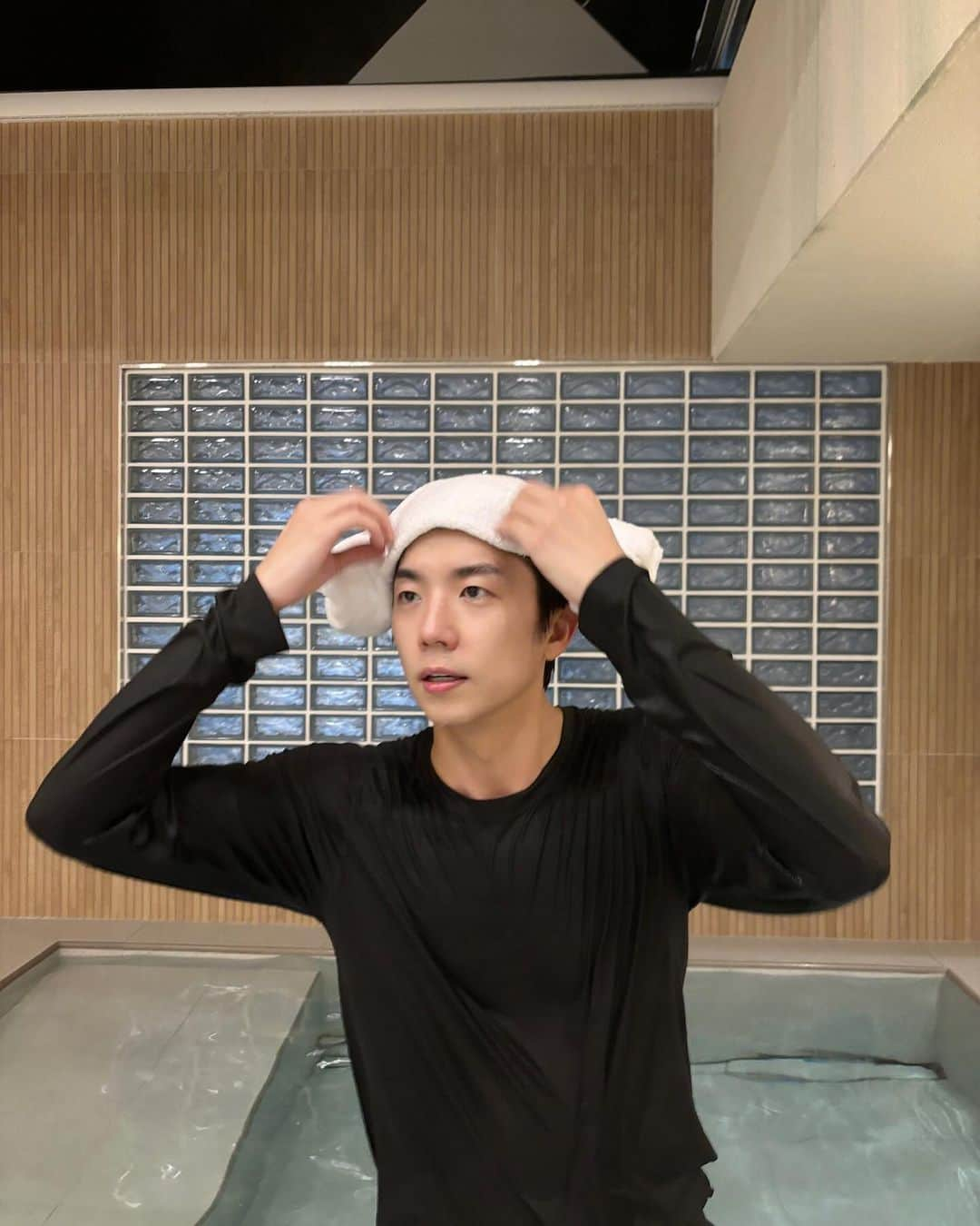 2PMのインスタグラム：「이번 장한량 유독 말랑 재질 아닌가요?🧸  #핫티도 #노곤노곤한 #장말랑  #보면서 #주말힐링하기🍀 #레투스타그램」