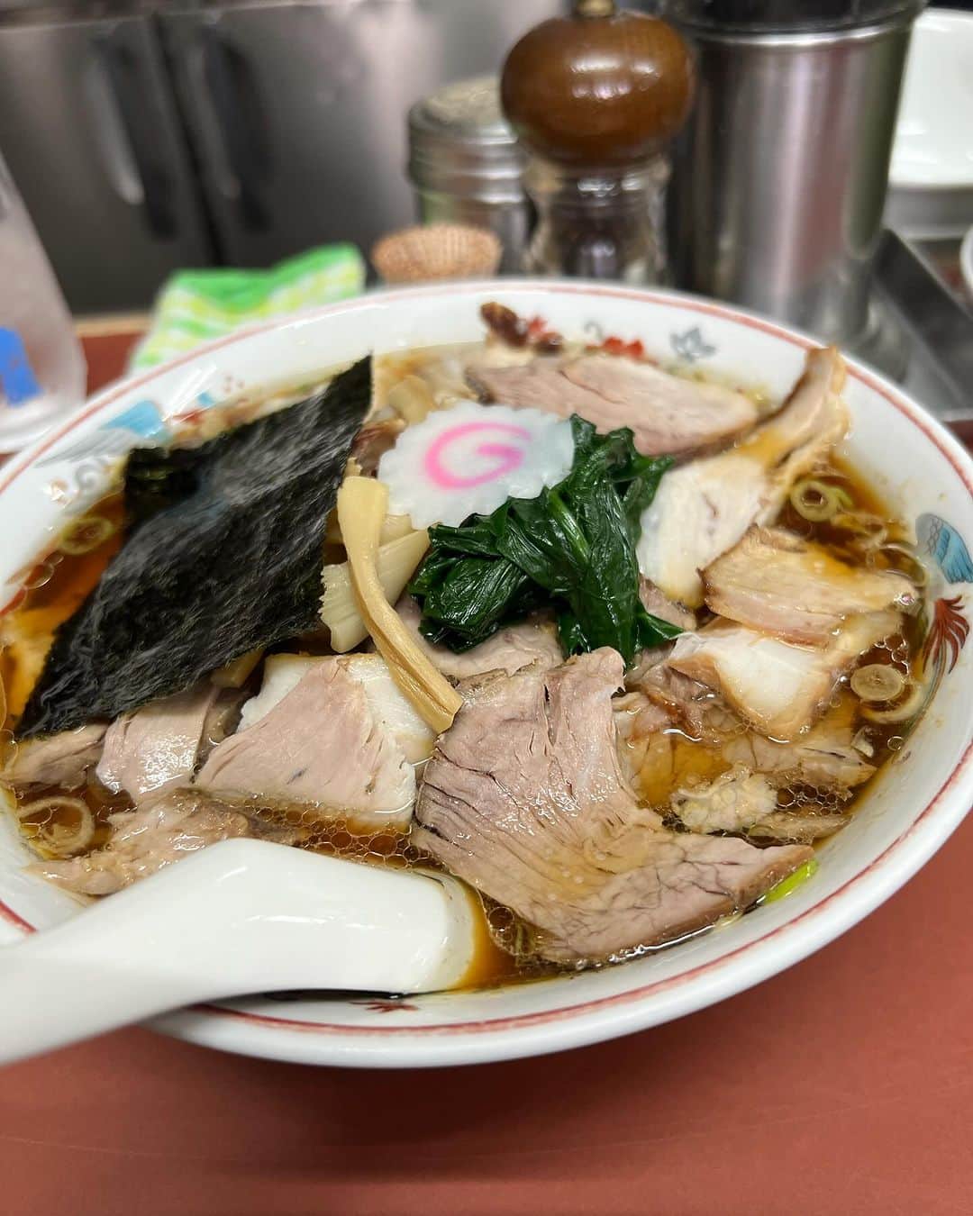 武智正剛さんのインスタグラム写真 - (武智正剛Instagram)「本日は新潟で営業でした。 合間に金属バットと新潟で有名な青島食堂とラーメン食べました。 美味しかった！でも大雨と強風で靴下までビチョビチョになりました。新潟また来たい。新潟美人の皆さん、待っといて下さい😛」12月3日 16時25分 - supamaradonatake