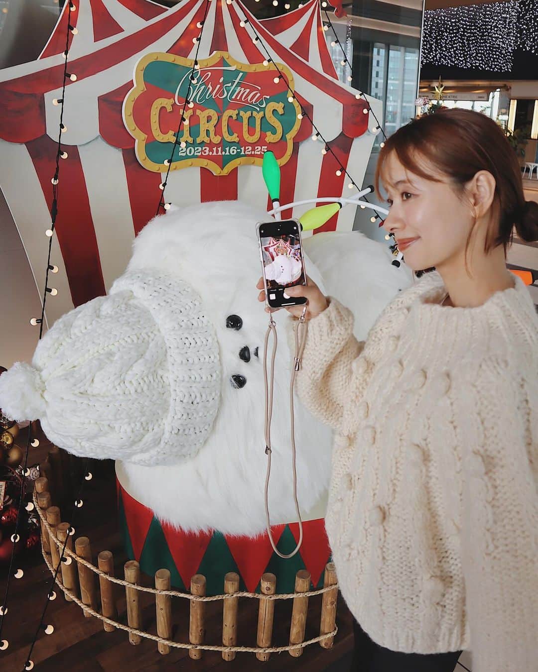 さんのインスタグラム写真 - (Instagram)「・ 週3くらい(それよりもっとの時も！行き過ぎ😂)ヒカリエに立ち寄るのですが、今年もクリスマスの妖精、ヒカリエルフが飾られていたので、見てきました♡  投稿キャンペーンもしていたので、せっかくなので参加🙋🏻‍♀️ 私は11階のビッグホッペ君推し♡  投稿するとぬいぐるみやプレゼントがあたるキャンペーンです🎁 詳しくは @shibuyahikarie_official を🎄  #PR #HikariELF #shibuya #ヒカリエルフ #渋谷ヒカリエ #クリスマス #渋谷」12月3日 16時32分 - natsukoakahani