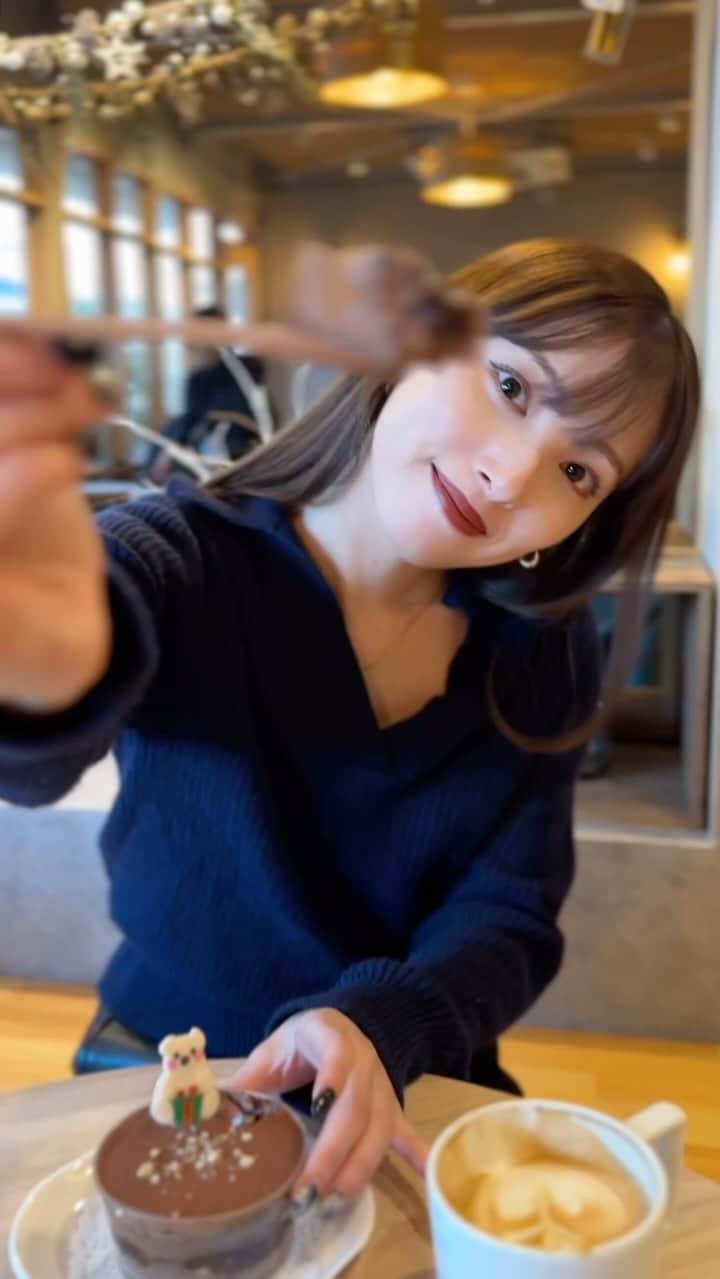谷川菜奈のインスタグラム：「新大久保で食べすぎました、、 そしてYouTubeで2回目のユニクロ購入品 アップされてます💕 この日の服もそうだよ〜！ ぜひみてね！！」