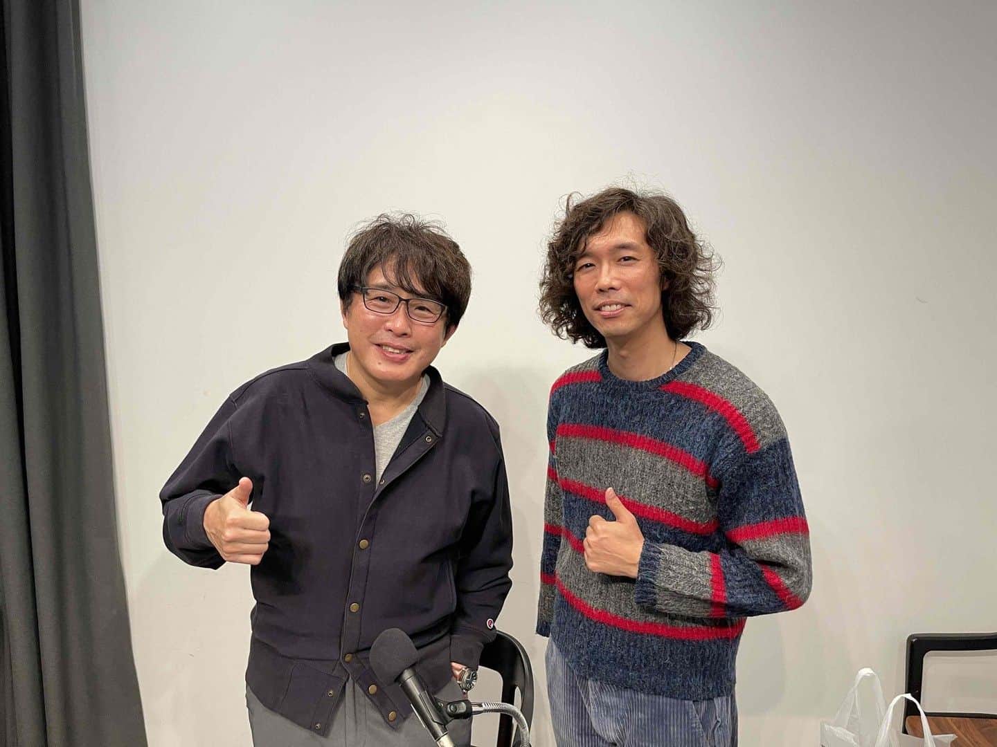 広沢タダシのインスタグラム：「※オンエア情報 【SING LIKE TALKING 佐藤竹善のアンダンテ】  先日の日帰り東京はこの収録でした。 竹善さんの番組でEPについて話させてもらいました。いつも節目には竹善さんの言葉があって、「このままいけばいいんだ」と勇気をもらいます。今回もほんとにそうで、このEPの存在を認めてもらったような、嬉しい時間でした。みんな聴いてね！  ・番組名：「SING LIKE TALKING 佐藤竹善のアンダンテ」 ・JFN系列31局ネットです。 　毎週土曜日に新しい回がスタートし、翌週の金曜日まで、全国各地でOAされます。 ・3回シリーズで、広沢タダシの初回は12/9(土)〜12/15(金)です。 ・番組 HP： https://park.gsj.mobi/program/show/48125（毎週水曜日の朝5時30分更新） ーーーーーーーーーーーーーーーーーーー New EP『Music ha 9 lives』はOnline Shopで販売中です！ https://hirosawa.theshop.jp/」