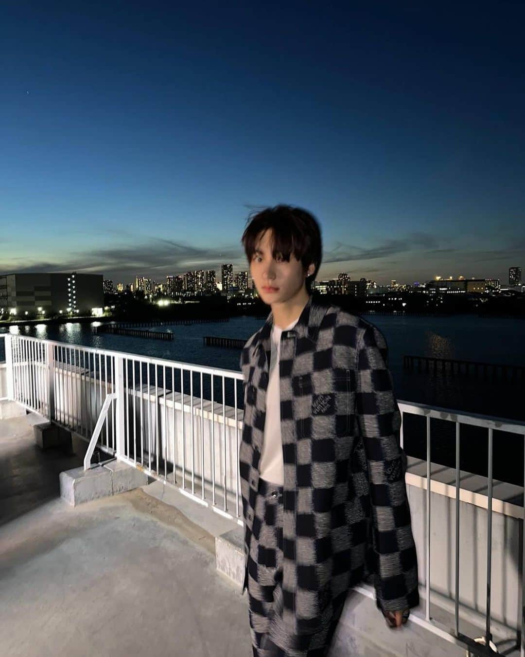 RIIZEさんのインスタグラム写真 - (RIIZEInstagram)「day & night  #RIIZE #라이즈 #ANTON #앤톤 #RISEandREALIZE #NumeroTOKYO」12月3日 16時55分 - riize_official