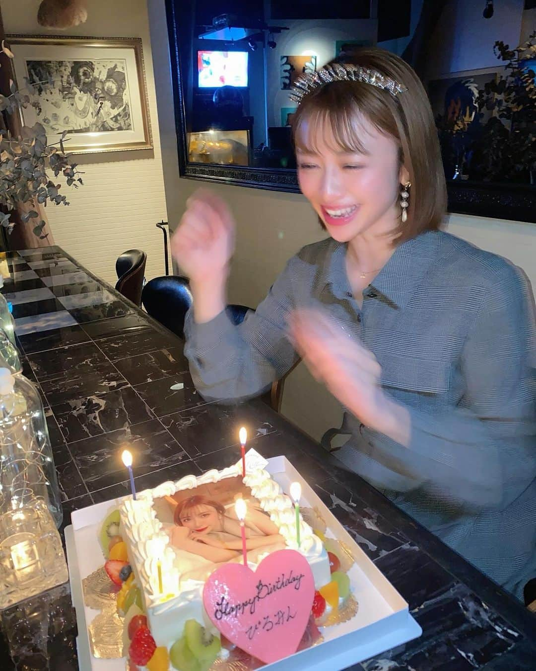 新部宏美さんのインスタグラム写真 - (新部宏美Instagram)「大好きな友達に囲まれて幸せなお誕生日でした🤍 (🕯️消すのへた)  いつもありがとう🫶🏻 たくさんのLINEもうれしかった💌」12月3日 16時56分 - piromin_1202