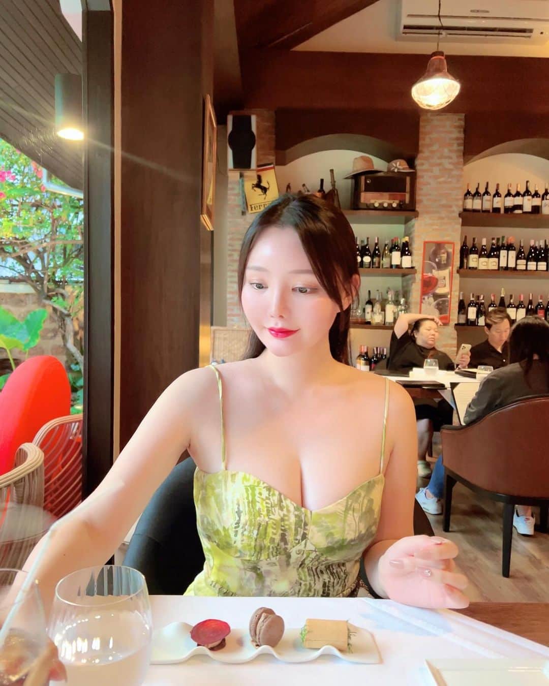 ゆうりちゃんのインスタグラム：「upしてなかった写真達🌟 バンコクで🇹🇭💕  #タイ#バンコク#バンコク旅行記🇨🇷」