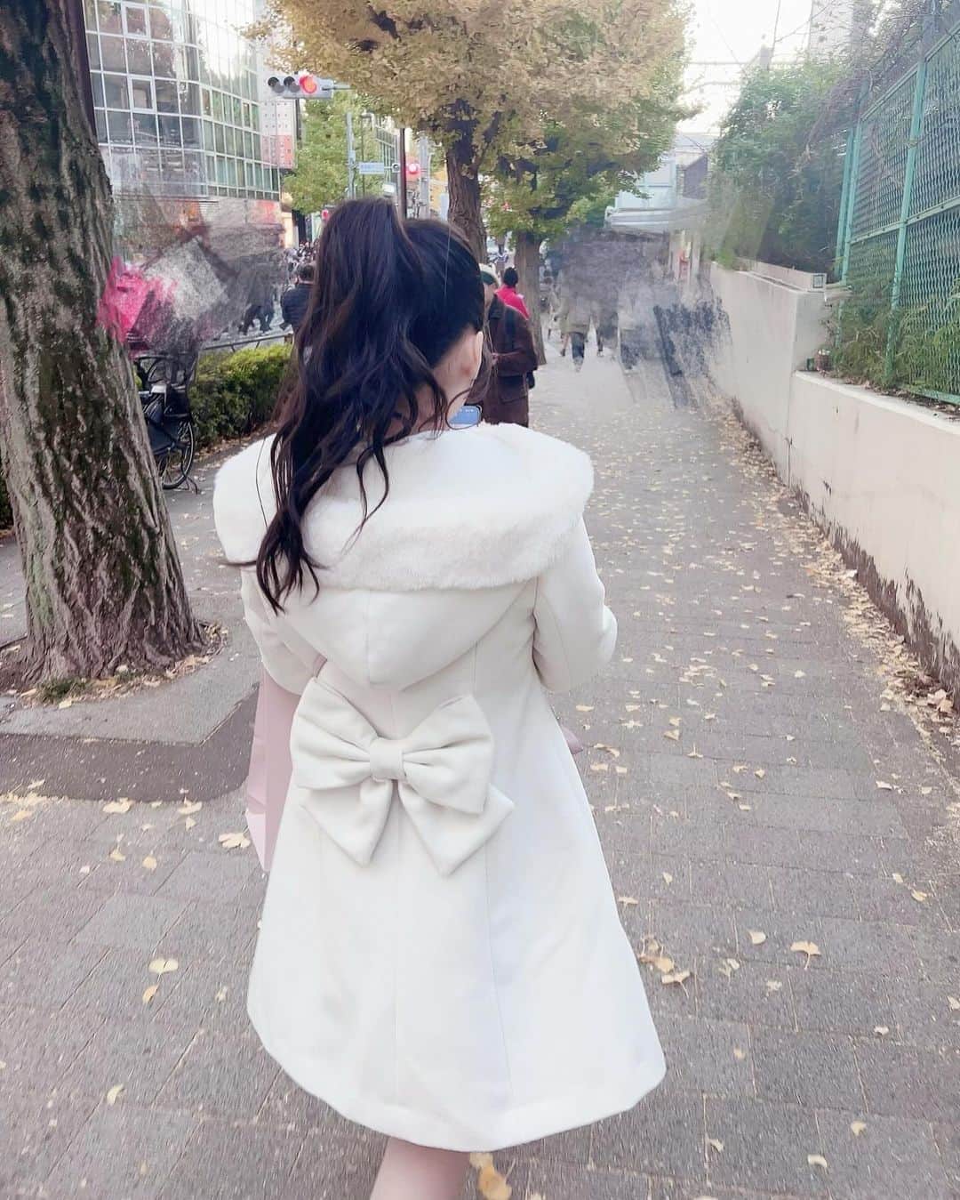 このはのインスタグラム：「後ろ姿が可愛すぎる～～っ久しぶりの原宿、なんか秋でした(？)🍁 今日のイベントのオフショは後日のせます～～💡  #09  #secrethoney」