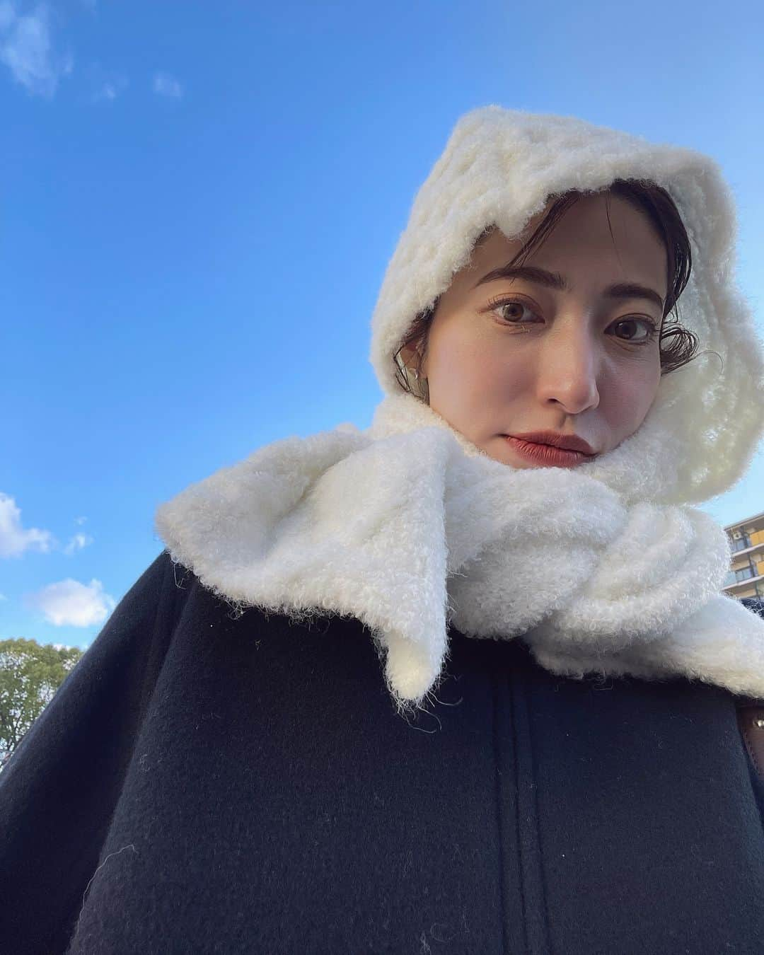 山﨑さおりさんのインスタグラム写真 - (山﨑さおりInstagram)「🧣 @solovofficial 🤍🐑」12月3日 16時59分 - saori_emunjewelry