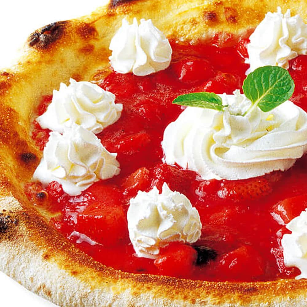 宅配ピザ「ナポリの窯」のインスタグラム：「本日のもう一品😆  いちごのドルチェピッツァ🍓🍕 ちょっとサプライズにピザケーキいかがですか😁  @napolinokama ・ #ナポリの窯 #宅配ピザ #サプライズ #ピザケーキ #ピザスタ #テイクアウト #家飲み #家めし #夜ごはん #ピザ好き #ピザ好きな人と繋がりたい #大田原 #大田原ピザ #大田原グルメ #那須グルメ #西那須野グルメ #西川口 #西川口グルメ #鳩ケ谷グルメ #川口グルメ #飯スタグラム」