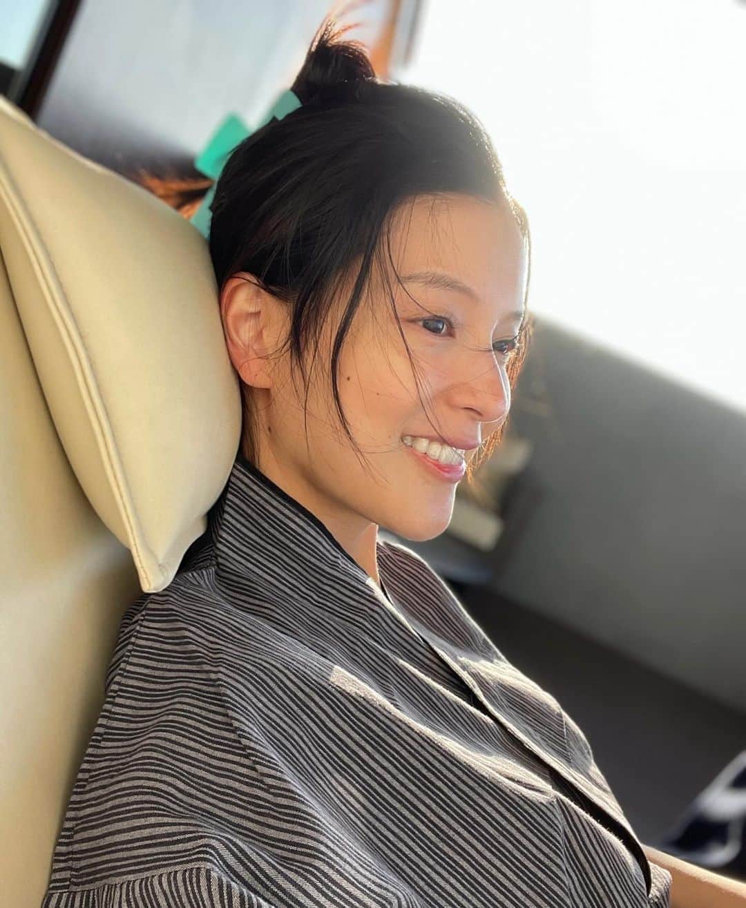 有沢雪さんのインスタグラム写真 - (有沢雪Instagram)「秋めいてきた頃に、 両親と北海道の温泉に行ってました♨️ （つまりは割と前）  自分の出生地を自分で選べる訳ではないけれど 今までもこれからも大好きな故郷の空気は 安心して身を委ねることができるし 家族みんなと会えた秋の帰省は 愛情たっぷりの至福の時間でした。😌  今年も残りわずか。 風邪引くことなく健康でありたいです。  みなさま暖かくしてお過ごしください🎅  #北海道 #温泉 #洞爺湖」12月3日 17時01分 - xx_snow_oo