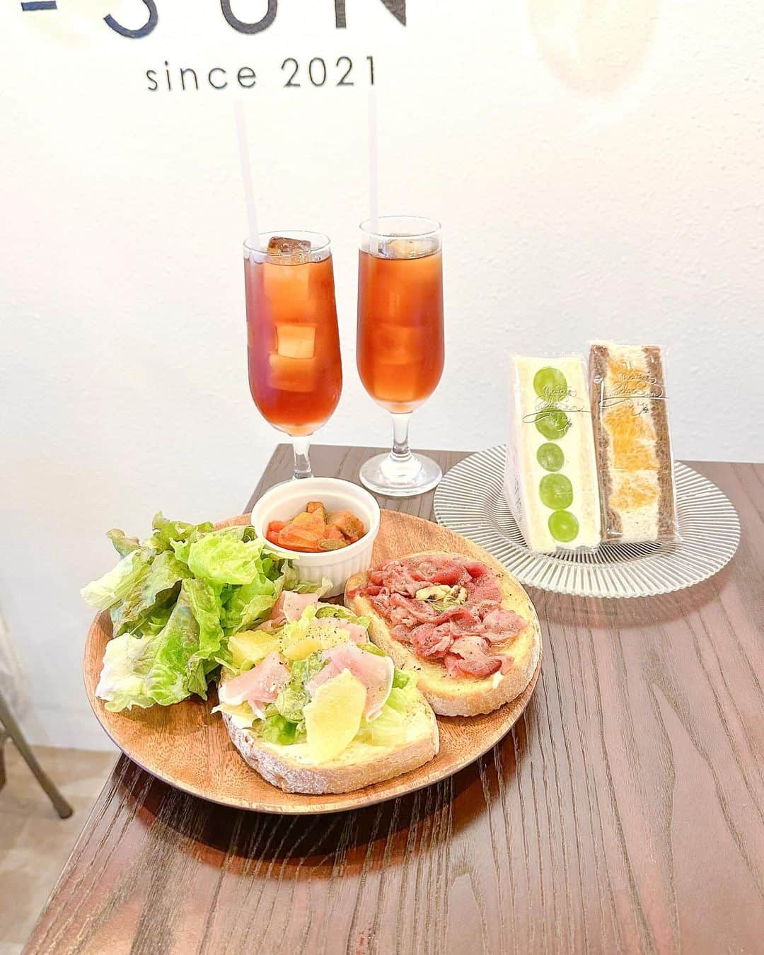 谷口夢奈さんのインスタグラム写真 - (谷口夢奈Instagram)「🥪 ⁡ ⁡ オープンサンドが豊富なお店🤍 フルーツサンドも種類豊富🍇🍓🍊 ⁡ オープンサンドはハーフ&ハーフができて 気になるものが2つ食べれる✨ ⁡ ⁡ ⁡ #mrsfruitsparlorsun #ミセスフルーツパーラーサン #フルーツサンド専門店 #練馬カフェ #池袋カフェ #カフェ巡り #カフェ #cafe #cafestagram #카페 #먹스타그램 #맛스타그램」12月3日 17時02分 - yuna_tani