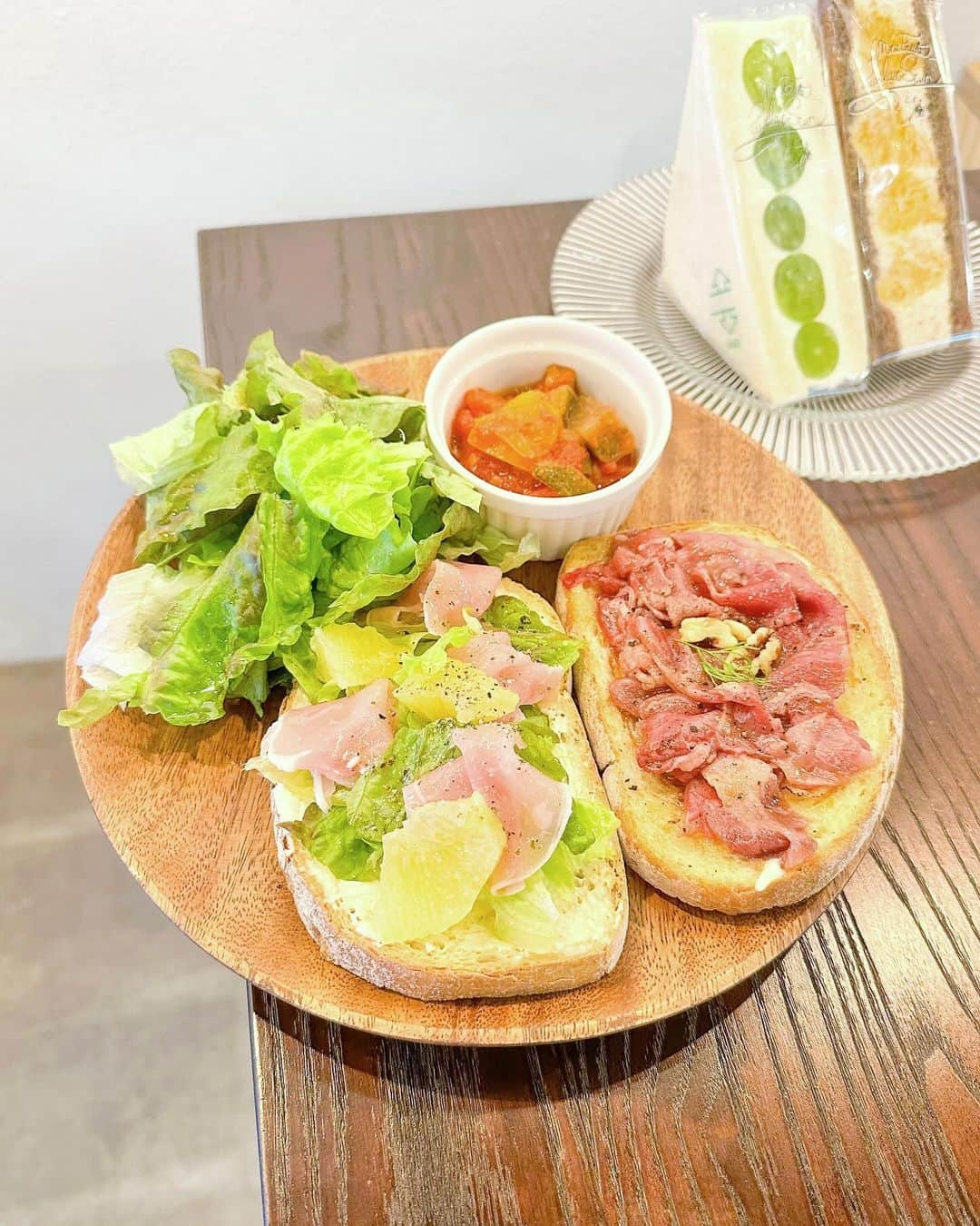 谷口夢奈さんのインスタグラム写真 - (谷口夢奈Instagram)「🥪 ⁡ ⁡ オープンサンドが豊富なお店🤍 フルーツサンドも種類豊富🍇🍓🍊 ⁡ オープンサンドはハーフ&ハーフができて 気になるものが2つ食べれる✨ ⁡ ⁡ ⁡ #mrsfruitsparlorsun #ミセスフルーツパーラーサン #フルーツサンド専門店 #練馬カフェ #池袋カフェ #カフェ巡り #カフェ #cafe #cafestagram #카페 #먹스타그램 #맛스타그램」12月3日 17時02分 - yuna_tani