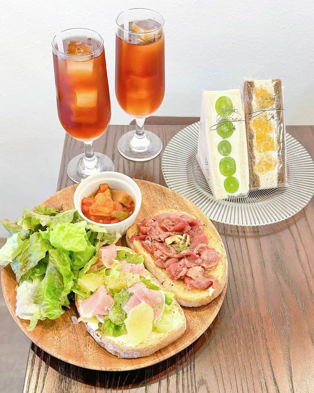 谷口夢奈さんのインスタグラム写真 - (谷口夢奈Instagram)「🥪 ⁡ ⁡ オープンサンドが豊富なお店🤍 フルーツサンドも種類豊富🍇🍓🍊 ⁡ オープンサンドはハーフ&ハーフができて 気になるものが2つ食べれる✨ ⁡ ⁡ ⁡ #mrsfruitsparlorsun #ミセスフルーツパーラーサン #フルーツサンド専門店 #練馬カフェ #池袋カフェ #カフェ巡り #カフェ #cafe #cafestagram #카페 #먹스타그램 #맛스타그램」12月3日 17時02分 - yuna_tani