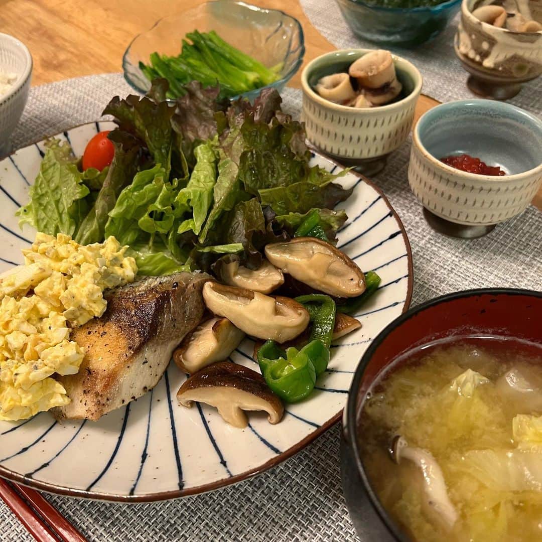 SHUUBIさんのインスタグラム写真 - (SHUUBIInstagram)「#定期 #おうちごはん #秋 #旬のもの #旬を味わう #料理 #料理記録 #簡単料理 #手抜きごはん #手抜き料理 #働く女性 #食べたもので身体は作られる #音楽家の食卓 #クリスマスでもなんでもない　#家庭料理」12月3日 17時10分 - shuubihidemi