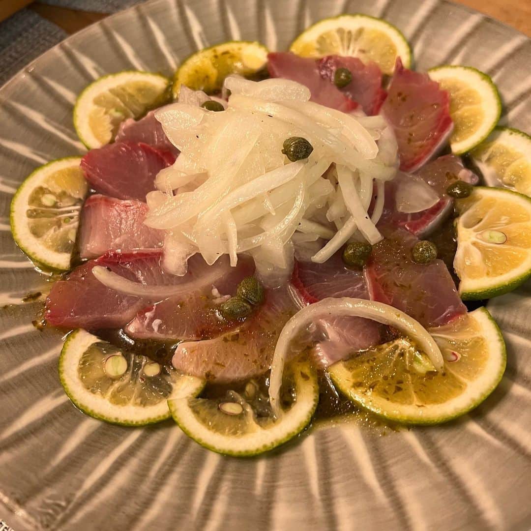 SHUUBIさんのインスタグラム写真 - (SHUUBIInstagram)「#定期 #おうちごはん #秋 #旬のもの #旬を味わう #料理 #料理記録 #簡単料理 #手抜きごはん #手抜き料理 #働く女性 #食べたもので身体は作られる #音楽家の食卓 #クリスマスでもなんでもない　#家庭料理」12月3日 17時10分 - shuubihidemi