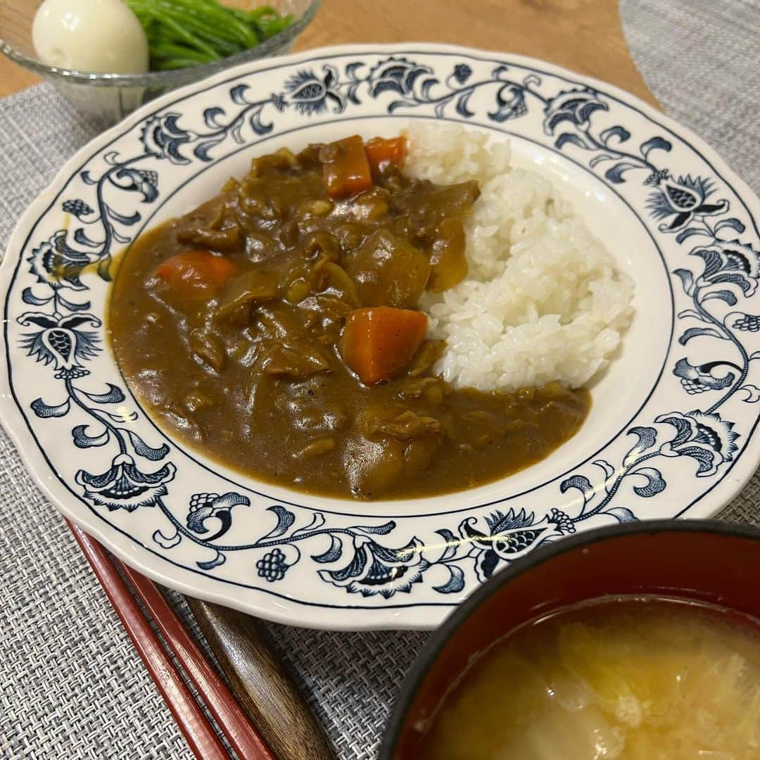 SHUUBIさんのインスタグラム写真 - (SHUUBIInstagram)「#定期 #おうちごはん #秋 #旬のもの #旬を味わう #料理 #料理記録 #簡単料理 #手抜きごはん #手抜き料理 #働く女性 #食べたもので身体は作られる #音楽家の食卓 #クリスマスでもなんでもない　#家庭料理」12月3日 17時10分 - shuubihidemi