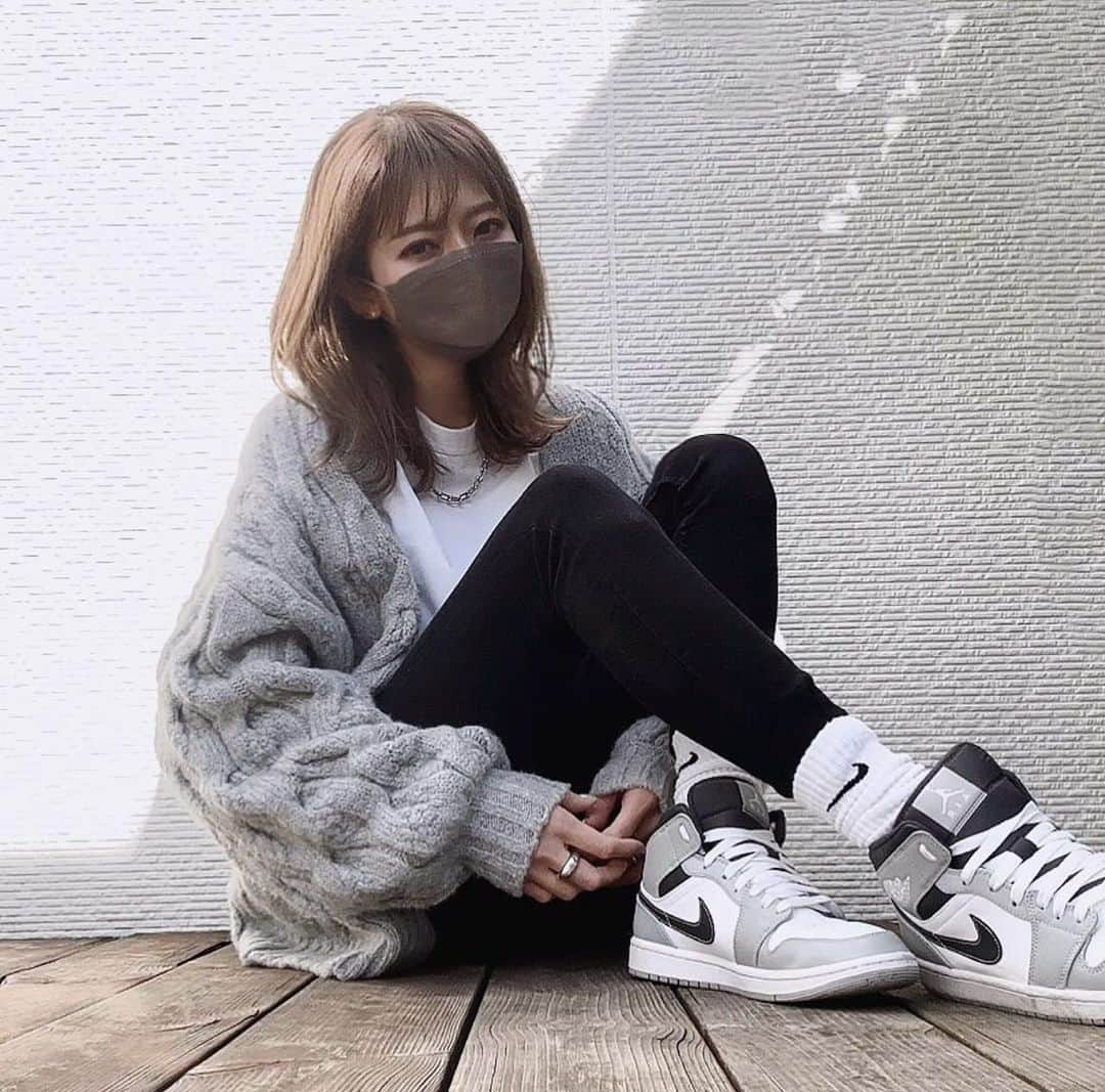 山本明果のインスタグラム：「🌕🍸🫧 月が綺麗だった日 ⠀ ⠀ tops / #lavishgate pants / #zara shoes / #nike#aj1 ⠀ ⠀」