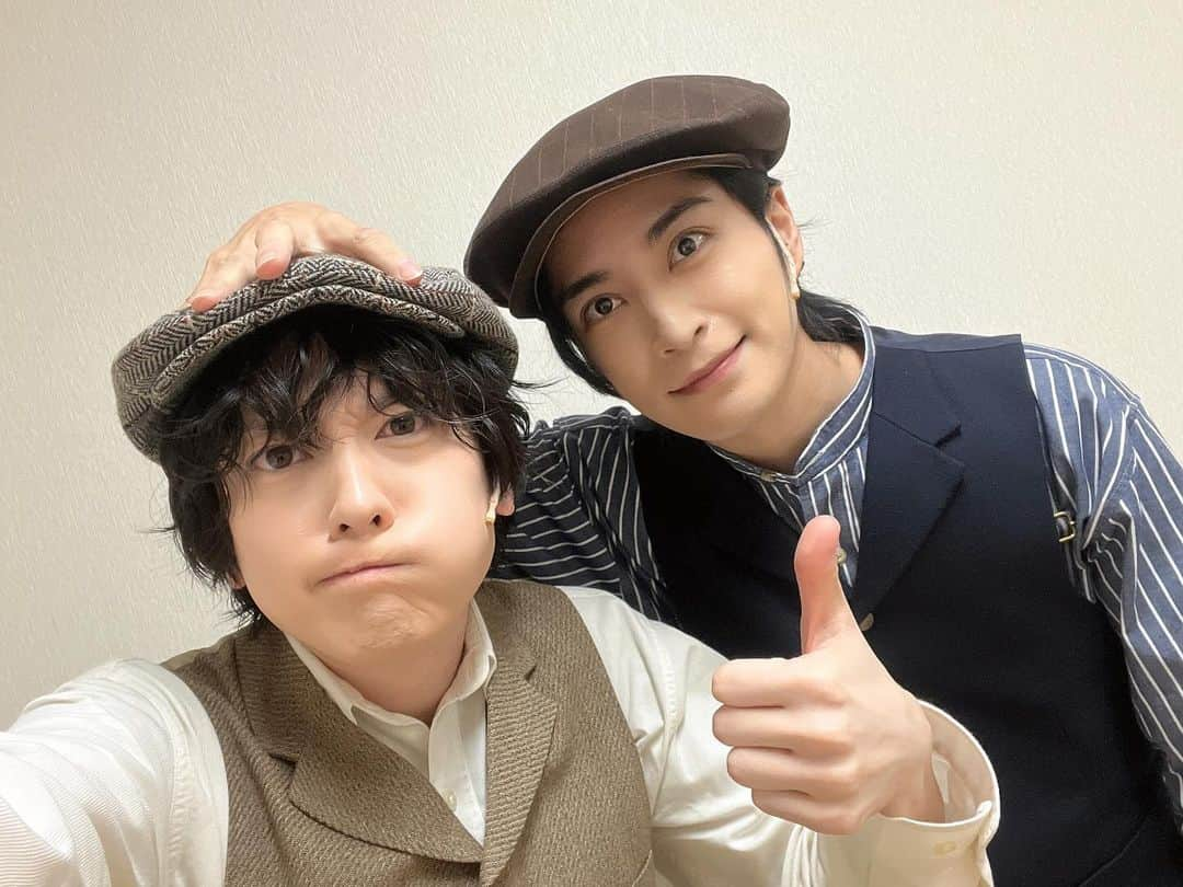 山本一慶さんのインスタグラム写真 - (山本一慶Instagram)「リーディング 銀河鉄道の夜 無事に全公演が終わりした！  8年ぶりのやたちゃん！ 8年ぶりの銀河鉄道の夜！  また8年後とかに出来たらいいな🎵と思える作品でした！」12月3日 17時25分 - yamamoto_ikkei