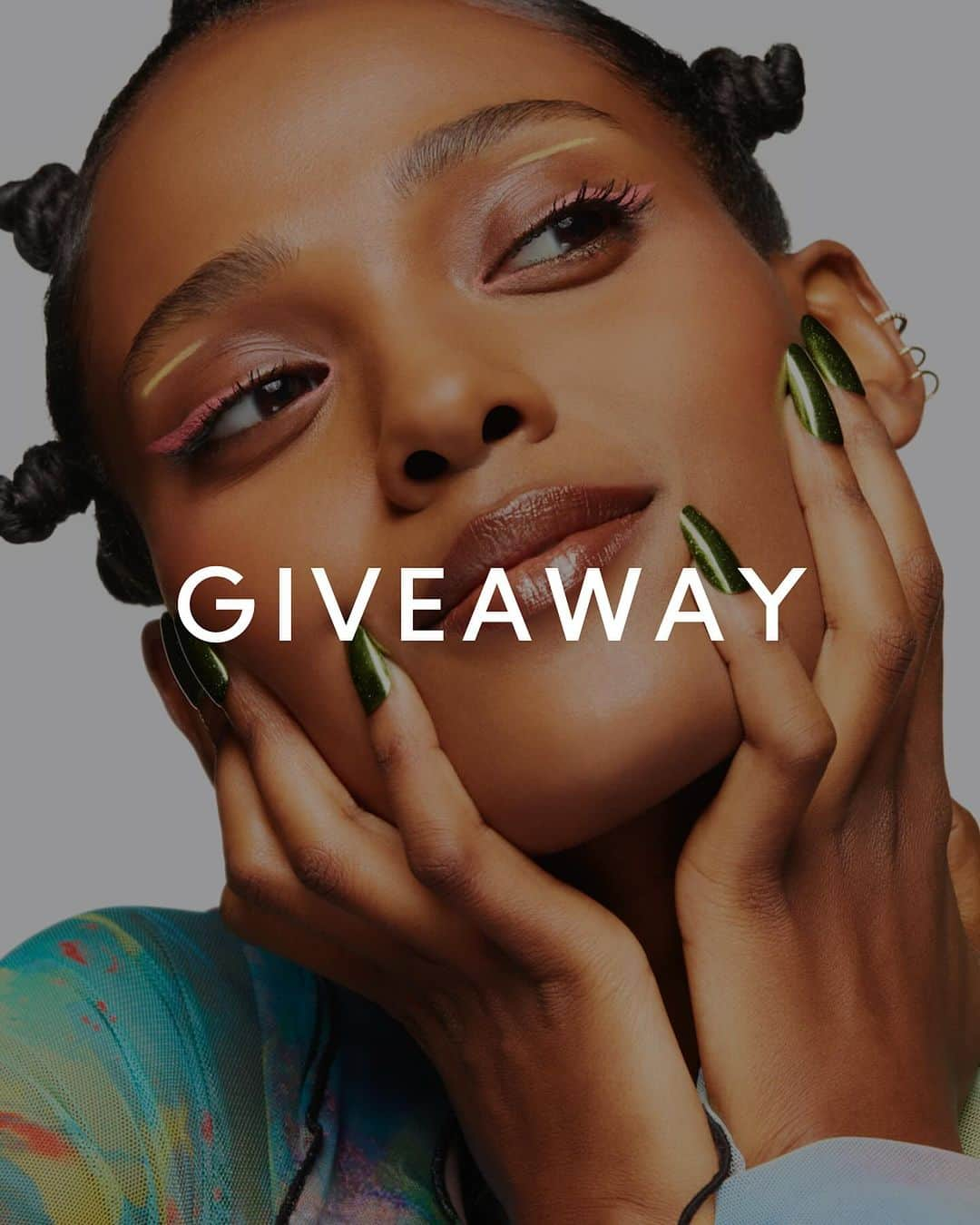 M·A·C Cosmetics Deutschlandさんのインスタグラム写真 - (M·A·C Cosmetics DeutschlandInstagram)「🔥 GIVEAWAY ALERT 🔥 Feiertage sind für Geschenke da, oder? Wir haben den ultimativen Gewinn für dich – ein limitiertes @maccosmeticsgermany Holiday Kit + ein exklusives @facesmag Jahresabo!   So kannst du gewinnen: 1. Folge @maccosmeticsgermany und @facesmag  2. Like diesen Post, um ein wenig Liebe zu zeigen ❤️ 3. Markiere 1 Person, die diesen Gewinn ebenfalls nicht verpassen sollte.   Bonuspunkte sammeln: Reposte diesen Beitrag in deiner Story für eine höhere Gewinnchance.   Das Gewinnspiel endet am 06.12. um 23:59 Uhr. Der/die glückliche GewinnerIn wird per Direktnachricht benachrichtigt. Teilnahmebedingungen: Teilnahme ab 18 Jahren und mit Hauptwohnsitz in Deutschland. Das Gewinnspiel steht in keiner Verbindung zu Instagram/Facebook und wird in keiner Weise von Instagram/Facebook gesponsert, unterstützt oder organisiert. Der Gewinn kann nicht ausgezahlt werden. Meldet sich der/die GewinnerIn innerhalb von 24h nicht zurück, findet eine erneute Verlosung statt.  #AdventGiveaway #MACCosmeticsGermany #FacesMagazine」12月3日 17時34分 - maccosmeticsgermany