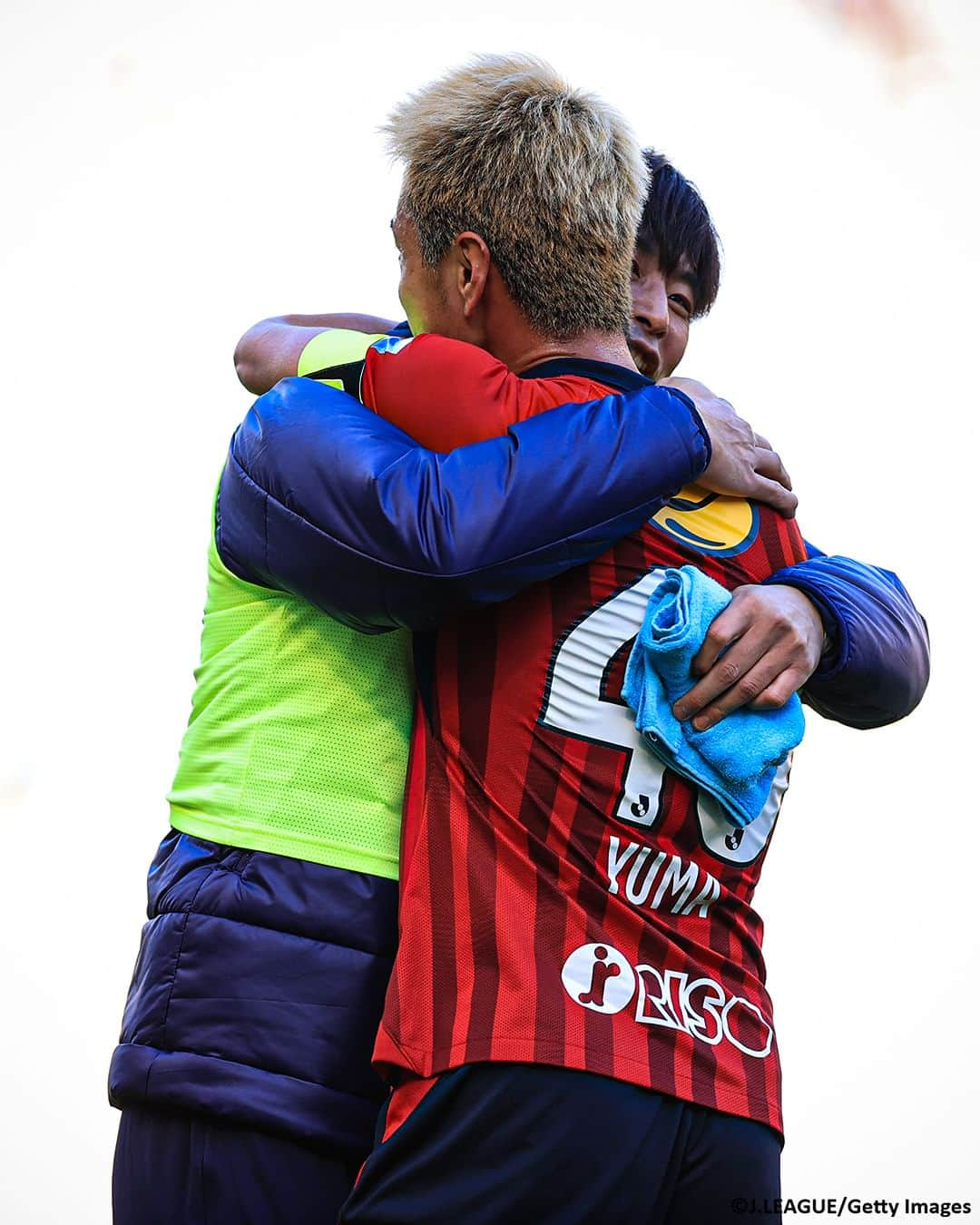 Goal Japanさんのインスタグラム写真 - (Goal JapanInstagram)「🧤 #ありがとうスンテさん 👏 #鹿島アントラーズ が今季限りで現役を引退するGK #クォンスンテ の引退セレモニーを、2023シーズン J1最終節の試合後に実施。  2018年のACL優勝など鹿島の数々の勝利に貢献してきた守護神は、ファン・サポーターやチームへ感謝の言葉を伝え、家族からの花束贈呈には感極まり涙を流した。 (Photo: J.LEAGUE / Getty Images)  #soccer #football #meijiyasudaseimeijleague #jleague #kashimaantlers #kashima #antlers #kwounsuntae #サッカー #フットボール #明治安田生命Jリーグ #アントラーズ #⚽」12月3日 17時35分 - goaljapan