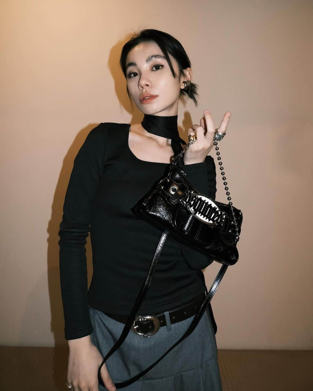 るうこさんのインスタグラム写真 - (るうこInstagram)「GOTHIC BELT BAG🖤  @dsquared2 #SQUARED2 #D2GOTH #GOTHICBELTBAG #pr #るうこ私服」12月3日 17時41分 - rororuko