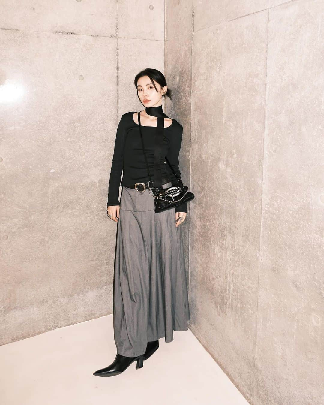 るうこさんのインスタグラム写真 - (るうこInstagram)「GOTHIC BELT BAG🖤  @dsquared2 #SQUARED2 #D2GOTH #GOTHICBELTBAG #pr #るうこ私服」12月3日 17時41分 - rororuko