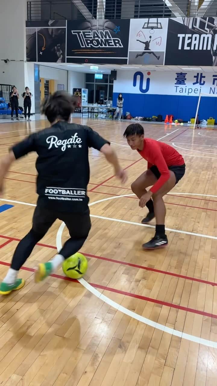 タクヤのインスタグラム：「1v1 with 120 people in Taiwan!🇹🇼Part 1 Let me know which country and area I should go to next!😁 ⁡ This event was sponsored by… @athleta.tw  @footballer.com.tw  @mghmitsuigardenhotel  ⁡ 台湾で120名と1対1対決🔥 ⁡ @regate_takuya」