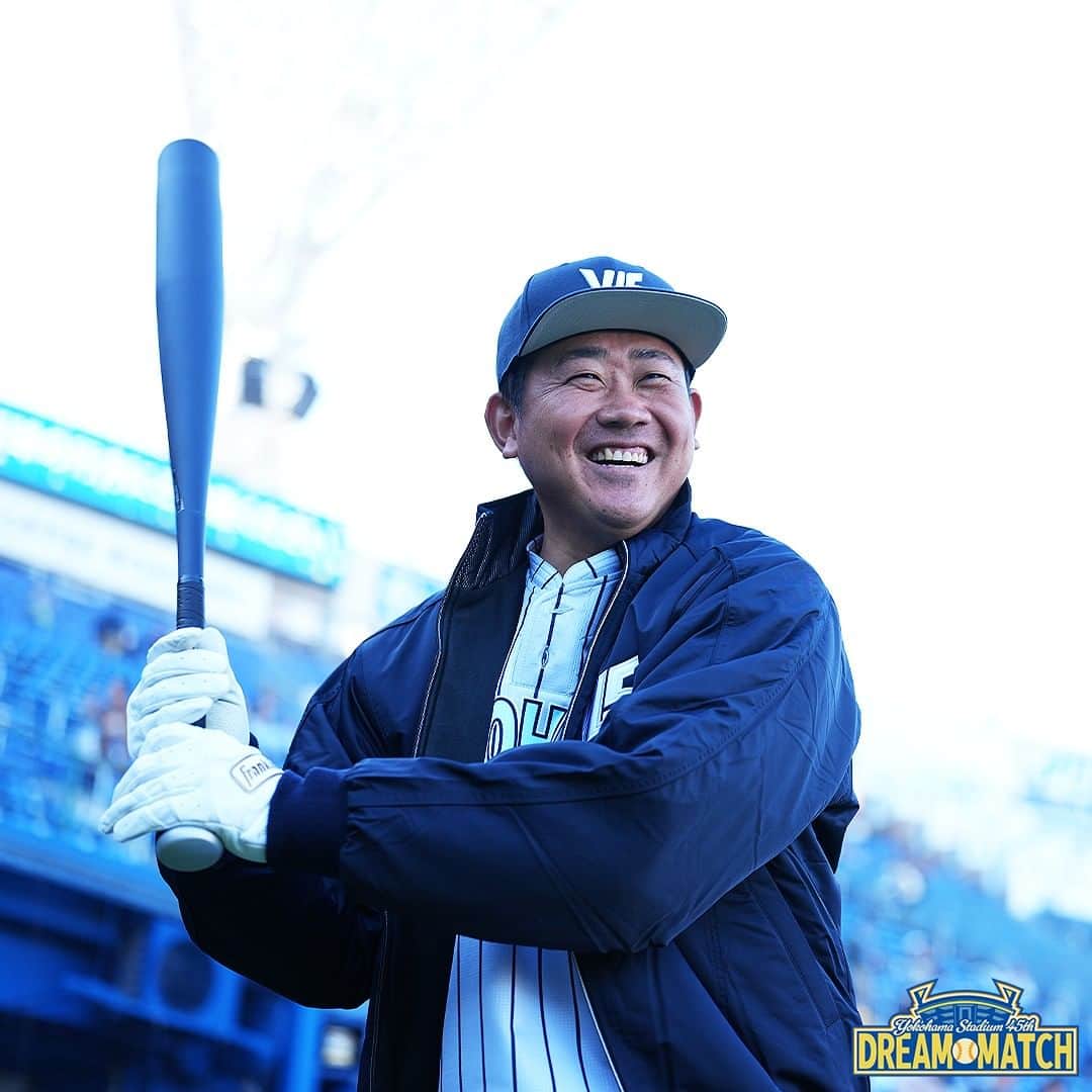 横浜DeNAベイスターズのインスタグラム：「. 横浜スタジアム45周年を記念したスペシャルイベント『YOKOHAMA STADIUM 45th DREAM MATCH』が12月3日(日)に横浜スタジアムで開横浜スタジアム45周年を記念したスペシャルイベント『YOKOHAMA STADIUM 45th DREAM MATCH』が12月3日(日)に横浜スタジアムで開#baystars催されました。  当日の試合前練習の様子をご紹介。 レジェンドOBたちが一堂に集まって、横浜スタジアムのグラウンドにて練習や久々に会った方々との談笑を行なってしました！ ※イベントや試合の模様は、別途ご紹介！  『YOKOHAMA STADIUM 45th DREAM MATCH』について： 1978年4月にこけら落としとなる横浜大洋ホエールズ対読売ジャイアンツの開幕戦が行われ、今年で45年を迎えた横浜スタジアム。横浜DeNAベイスターズの本拠地として数々のプロ野球の試合が行われてきたほか、高校野球では全国屈指の激戦区・神奈川県の代表を決める神奈川野球の聖地として幾多の名勝負が横浜スタジアムで繰り広げられてきました。  今回は、竣工から45周年を記念して、ベイスターズ歴代のスターが集まったオールスターチーム「BAY DREAM STARS」と横浜高校や東海大相模高校など全国屈指の強豪校を含めた神奈川県内の高校野球出身のレジェンドたちが集結するチーム「Y45 LEGEND HEROES」によるドリームマッチを開催。  #baystars」