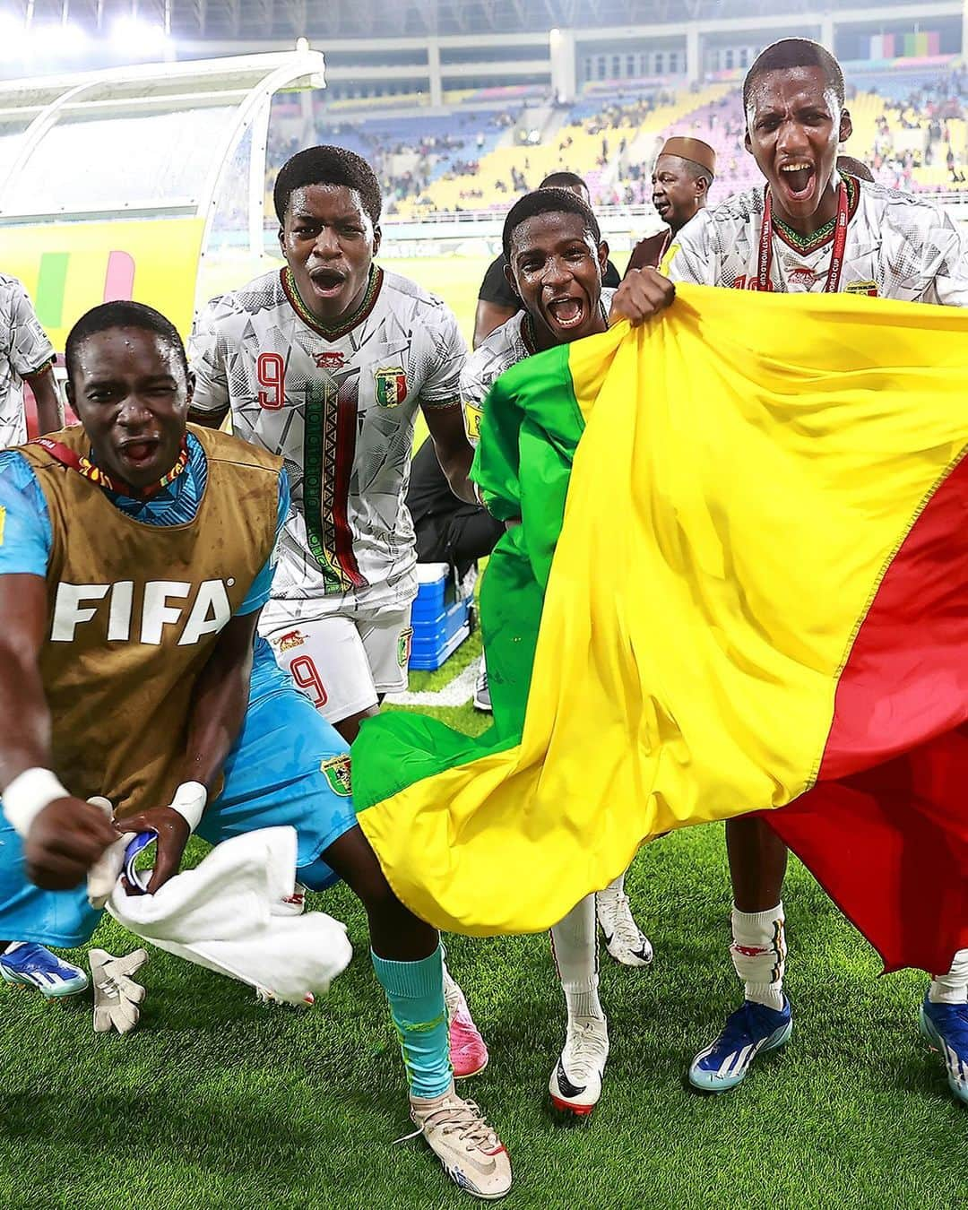 FIFAワールドカップさんのインスタグラム写真 - (FIFAワールドカップInstagram)「Unforgettable memories. Thank you for being such great #U17WC hosts, Indonesia! 👏🇮🇩」12月3日 23時05分 - fifaworldcup