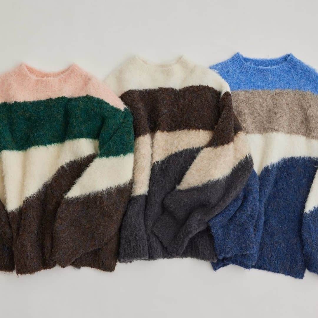 ViSさんのインスタグラム写真 - (ViSInstagram)「【shaggy jacquard knit】  店舗では手に入らない！ web限定のニット♡  インパクトのある配色デザインが目を惹く柔らかニット。 真冬でも暖かい❄️  #BVM83020 【WEB限定】シャギージャガード配色ニット ¥6,919 (税込)  スタイリングは @jadorejunonline をチェック！  #vis #vis_jp #ビス#fashion#ootd #大人カジュアル #カジュアルコーデ #カジュアル #レディ#冬#冬コーデ #秋冬コーデ#トレンド#トレンドファッション#シャギーニット #ニット#ニットコーデ #あったかコーデ #ふわもこ#限定#web限定#jadorejunonline」12月3日 17時52分 - vis_jp