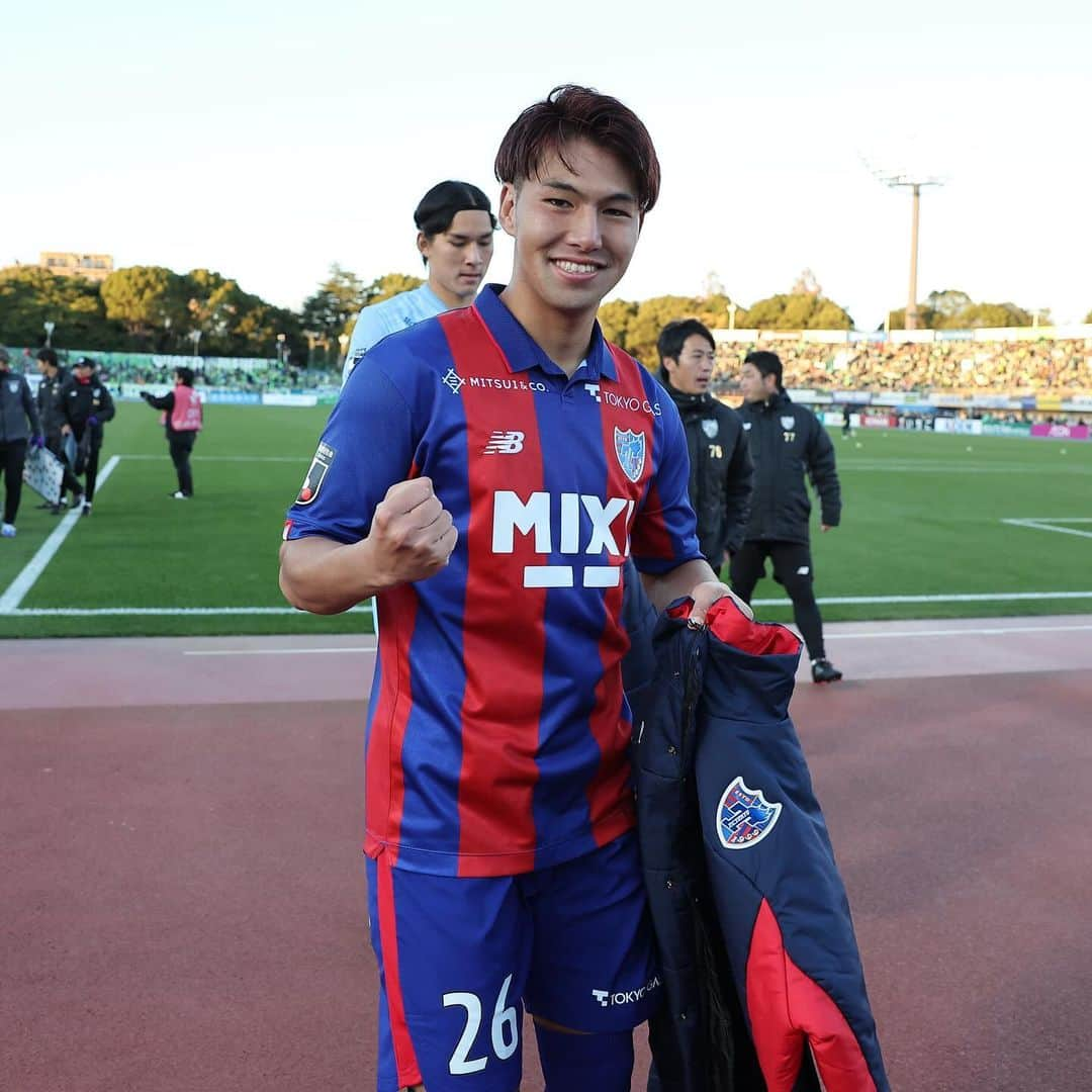 FC東京オフィシャルグッズさんのインスタグラム写真 - (FC東京オフィシャルグッズInstagram)「🔵🔴 𝙁𝙐𝙇𝙇 𝙏𝙄𝙈𝙀 #TokyoShonan  2023明治安田生命J1リーグ第34節 #湘南ベルマーレ 0-1 #FC東京  全員のチカラで掴み獲った完封勝利!!!!✊✊✊🔵🔴  難しいアウェイゲーム、それぞれの場所から大きなサポートをありがとうございました!! 本当にありがとうございました🔵🔴 @fctokyoofficial  #FC東京 #fctokyo #tokyo」12月3日 17時57分 - fctokyoofficial