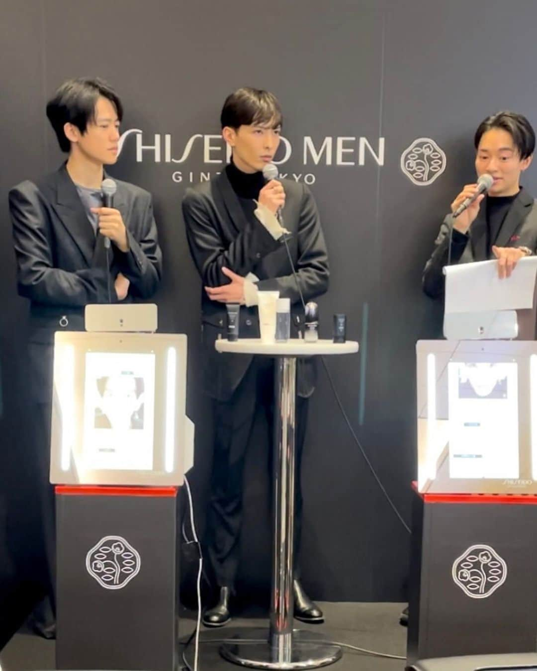 守屋光治のインスタグラム：「MY FIRST SHISEIDO MEN -OSAKA- POPUPで肌測定体験会に参加してきました。色んな意味で自分の肌にビックリするよね。何が不足しているとか客観的に数値でわかると、 日頃のスキンケアのやり方なんかも変わってくると思うからやっぱり美容って面白い。 男性の美容カウンセリングも昔と比べるとはるかに浸透してきて僕はホント嬉しいです。資生堂100年の男性肌研究の賜物ですね。男性の肌って実は女性よりも弱かったりする事実とかビックリしたし、だからこそ男性の皆様も楽しんで美容やってくれたらいいな！  #PR #SHISEIDOMEN #資生堂メン　 #メンズスキンケア #肌測定」