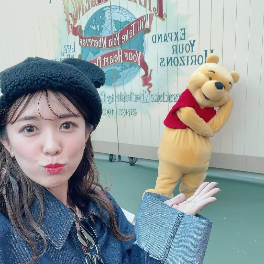 長江愛美さんのインスタグラム写真 - (長江愛美Instagram)「手乗りぷー🐻🍯  新しいかたちのツーショット💛 色んなポーズしてくれて可愛かった💛  #東京ディズニーランド #tokyodisneyland  #ディズニーランド #ディズニー #くまのプーさん #プーさん #pooh #winniethepooh  #手乗りプーさん」12月3日 17時59分 - manamin.512