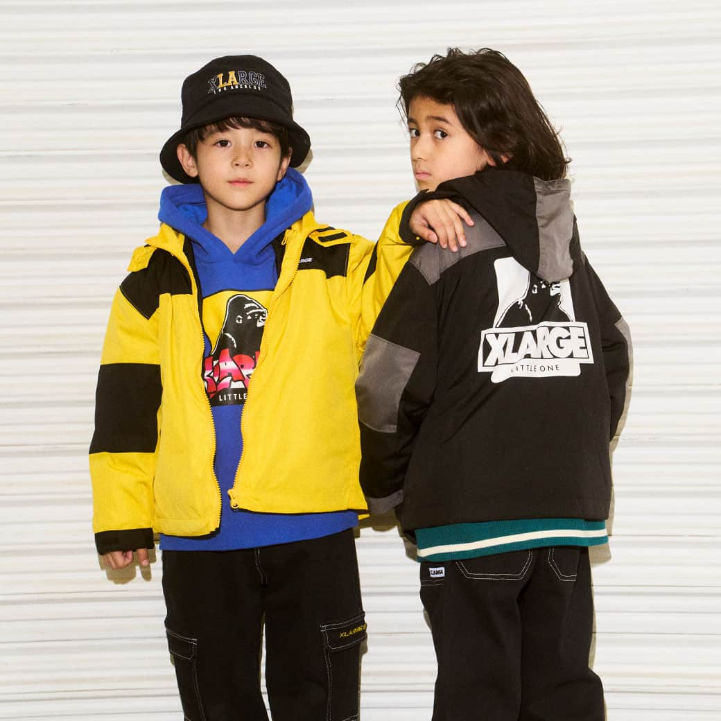 X-girl Stages Officialのインスタグラム：「⭐️XLARGE KIDS(エクストララージ キッズ)⭐️ ⁡　 　 寒い冬にぴったりのアウタースタイルをご紹介！  内部に装着できるライナーつき切替3WAYブルゾンは、大胆な配色切り替えでスポーティーなデザイン！ライナーはシンプルにまとめ、寒い日に着こみたいときにも大活躍します。それぞれ単品で着用も可能なので、シーンに合ったスタイリングが楽しめます◯  ☑︎切替3WAYブルゾン 商品番号：9434302 ¥21,890 (税込) 　 　 ••••••••••••••••••••••• ⁡　 💻📱公式オンラインSHOP NARUMIYA ONLINE 冬の新作アイテム続々入荷中✨ ⁡　 Instagramプロフィール↑↑↑URL🛍 または「ナルミヤオンライン」で検索して下さい🔍 @narumiyaonline_official ⁡　 •••••••••••••••••••••••• ⁡　  #エクストララージキッズ #XLARGEKIDS #エクストララージ #XLARGE #ナルミヤオンライン #kidsfashion #kids #キッズ #キッズファッション #アウター #防寒 #ストリートコーデ #kidswear #instatoddler #冬服 #キッズモデル #子供服 #子供服通販 #narumiyaonline #男の子コーデ #男の子ママ #kidsfashion #ogゴリラ」