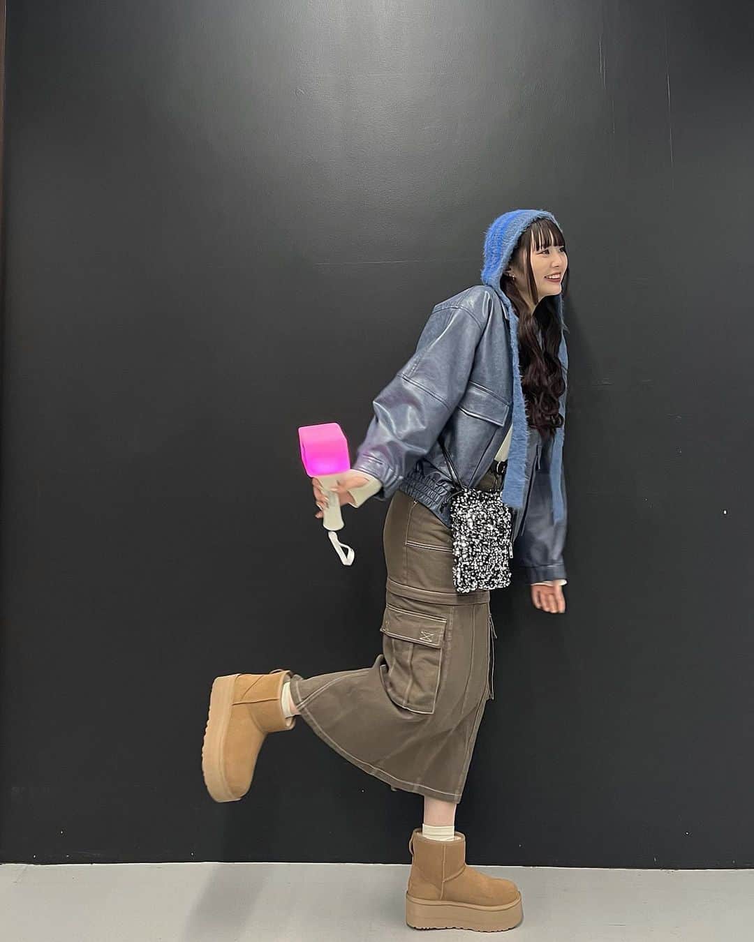 きりざきまいさんのインスタグラム写真 - (きりざきまいInstagram)「. 初MAMA🎤🎶 Tops @moussyofficial  Jacket @sly_official  Skirt @xgirljp  Shoes @ugg  Hat @beams_official   #マイコーデシュウ」12月3日 18時02分 - imo_stagram10