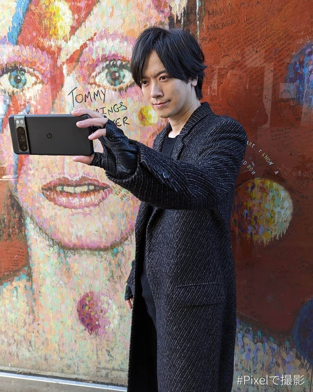 日本テレビ「ANOTHER SKY」のインスタグラム：「ロンドン南部の街ブリクストンを訪れていたのはDAIGOさん。デヴィッド・ボウイの壁画を背景に自撮りでパシャリ！放送をお楽しみに！  #ANOTHERSKY #アナザースカイ #Pixelで撮影 #イギリス #ロンドン #DAIGO #今田耕司 #八木莉可子」